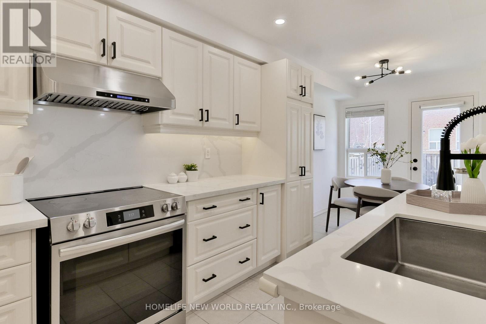 113 James Mccullough Road, Whitchurch-Stouffville (Stouffville), Ontario  L4A 0Z2 - Photo 4 - N12934674