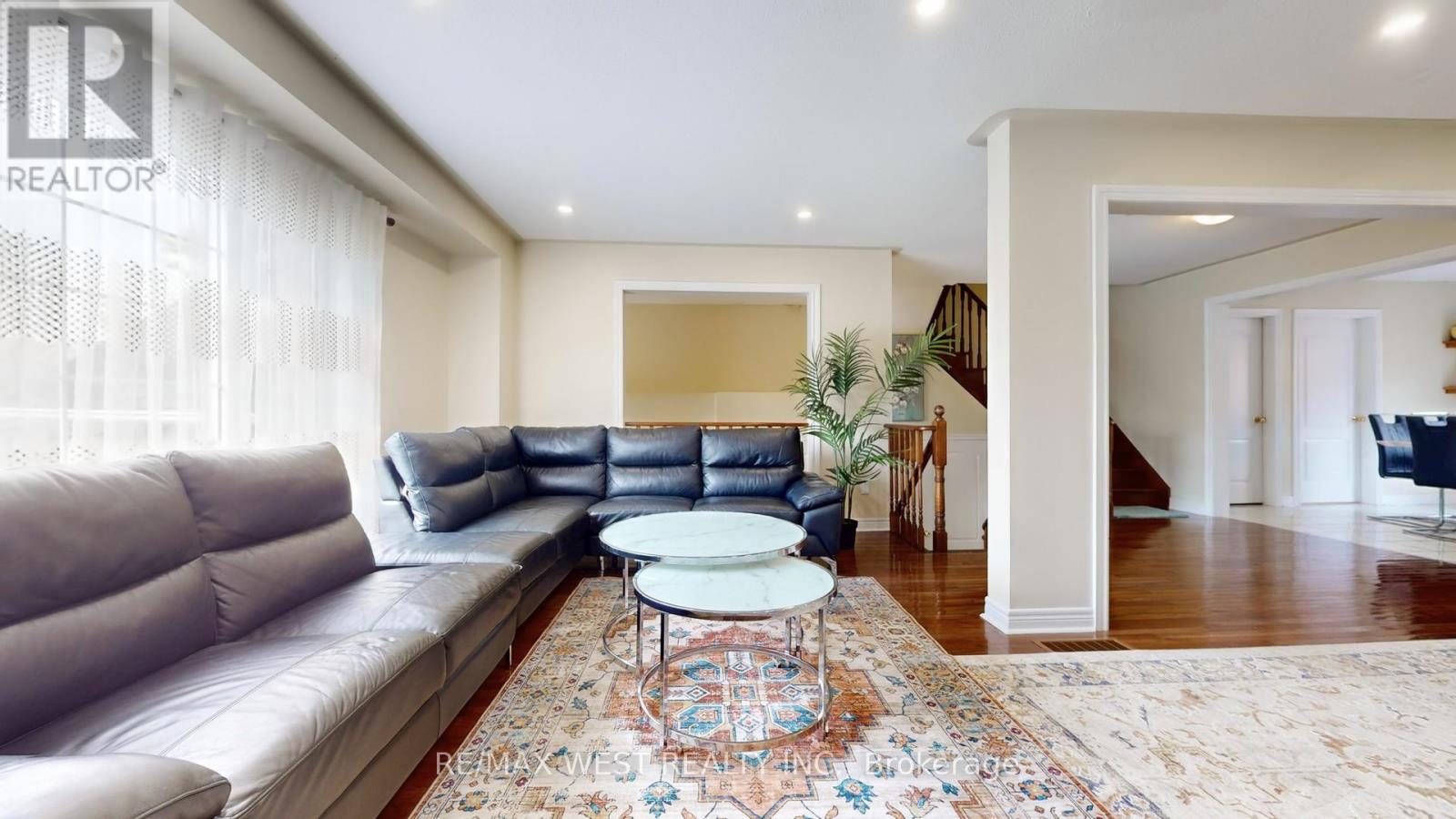 247 Knapton Drive, Newmarket, Ontario  L3X 3B7 - Photo 9 - N12934710