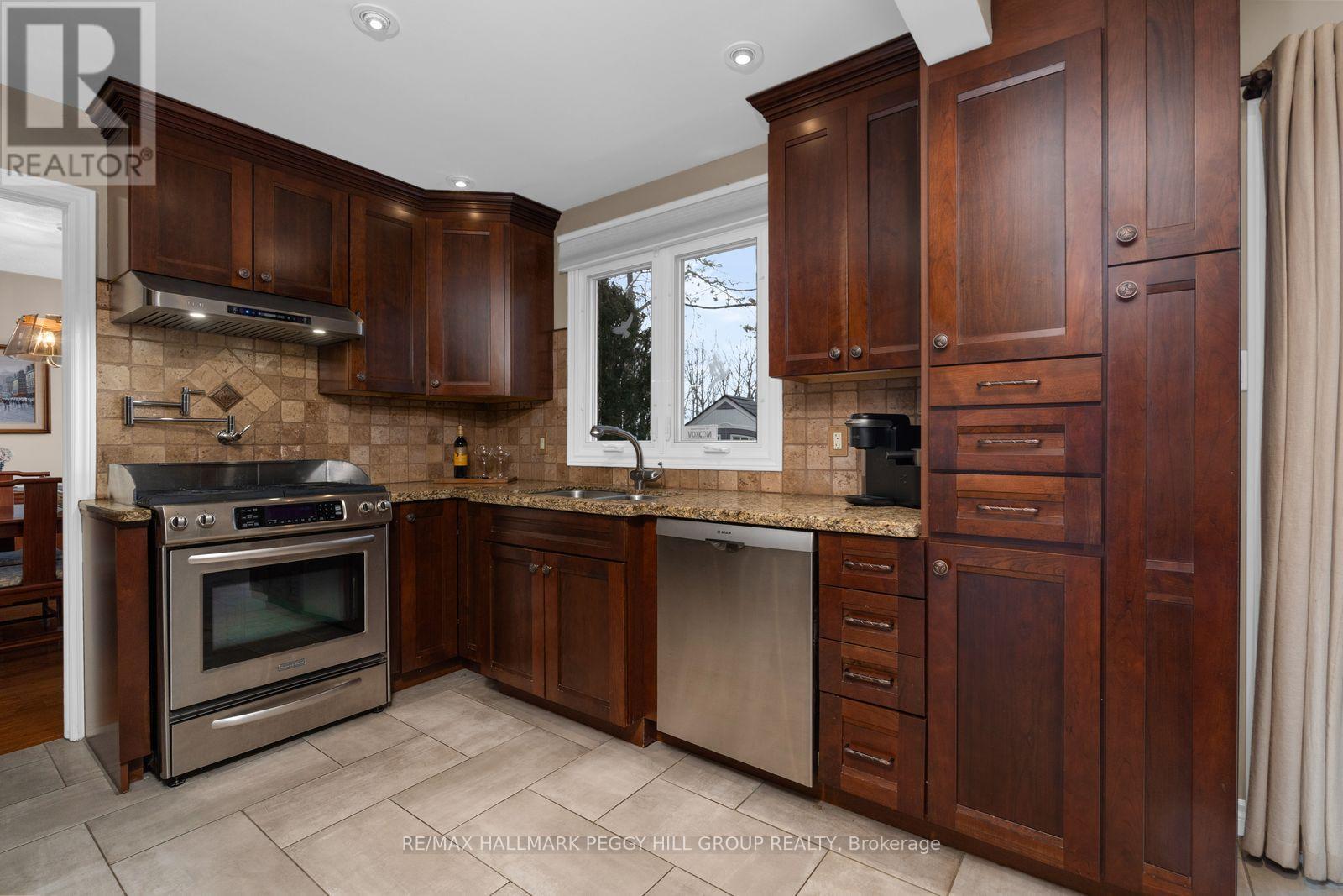 46 Oakridge Drive, Barrie (Sunnidale), Ontario  L4N 5N8 - Photo 4 - S12934650