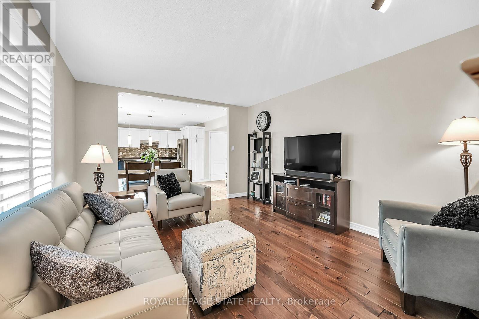 2371 Pathfinder Drive, Burlington, Ontario  L7L 6N8 - Photo 16 - W12934532