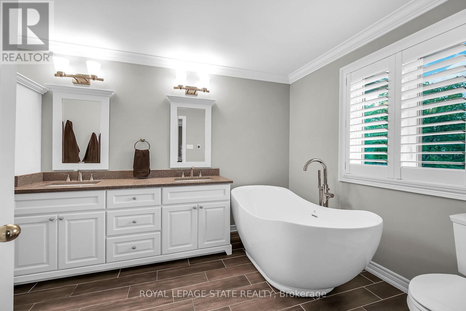 2371 Pathfinder Drive, Burlington, Ontario  L7L 6N8 - Photo 23 - W12934532