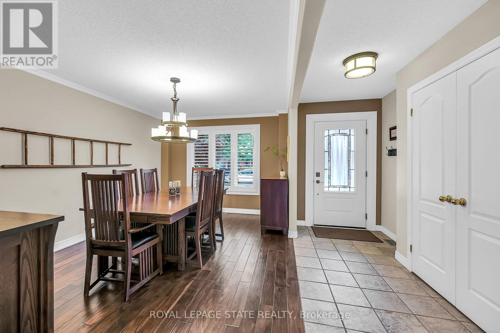 2371 Pathfinder Drive, Burlington, Ontario  L7L 6N8 - Photo 5 - W12934532