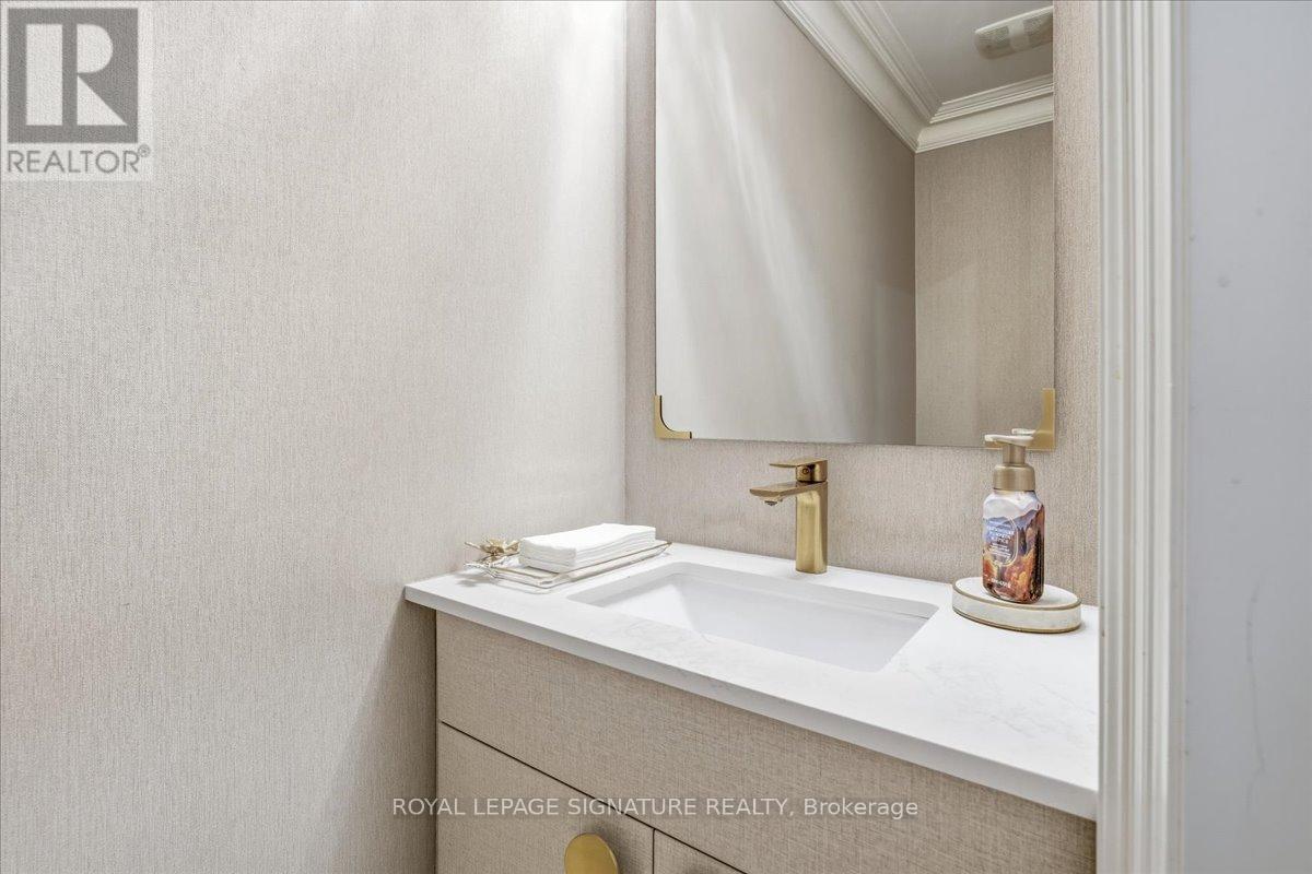 1268 Kestell Boulevard, Oakville, Ontario  L6H 0B3 - Photo 5 - W12934592