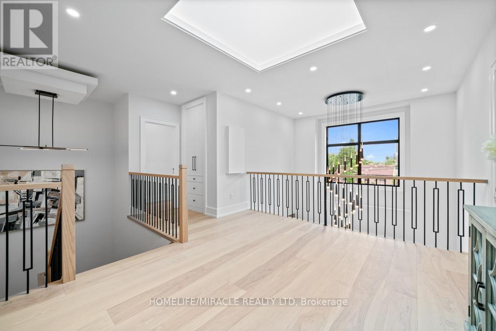 282 Maurice Drive, Oakville, Ontario  L6K 2X3 - Photo 24 - W12934620