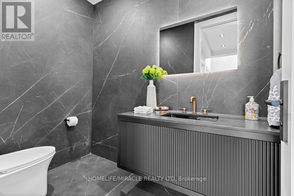 282 Maurice Drive, Oakville, Ontario  L6K 2X3 - Photo 32 - W12934620