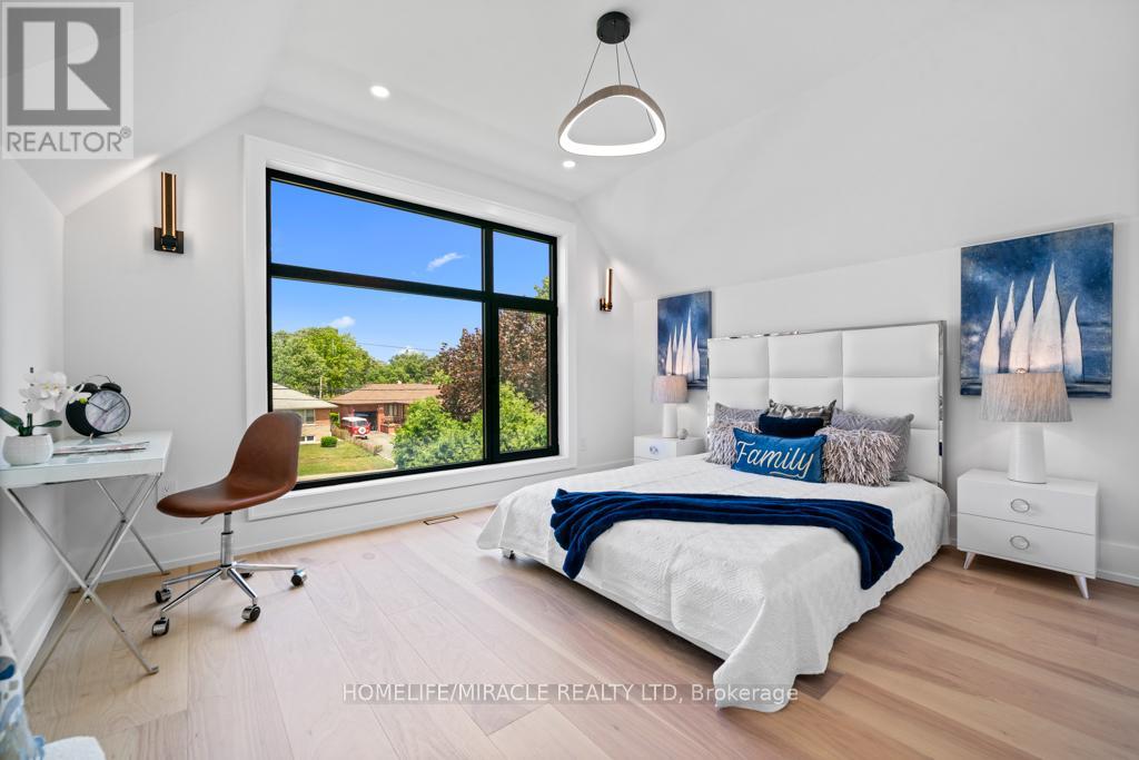 282 Maurice Drive, Oakville, Ontario  L6K 2X3 - Photo 35 - W12934620