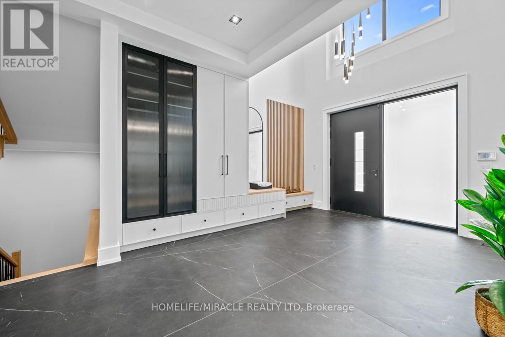 282 Maurice Drive, Oakville, Ontario  L6K 2X3 - Photo 7 - W12934620