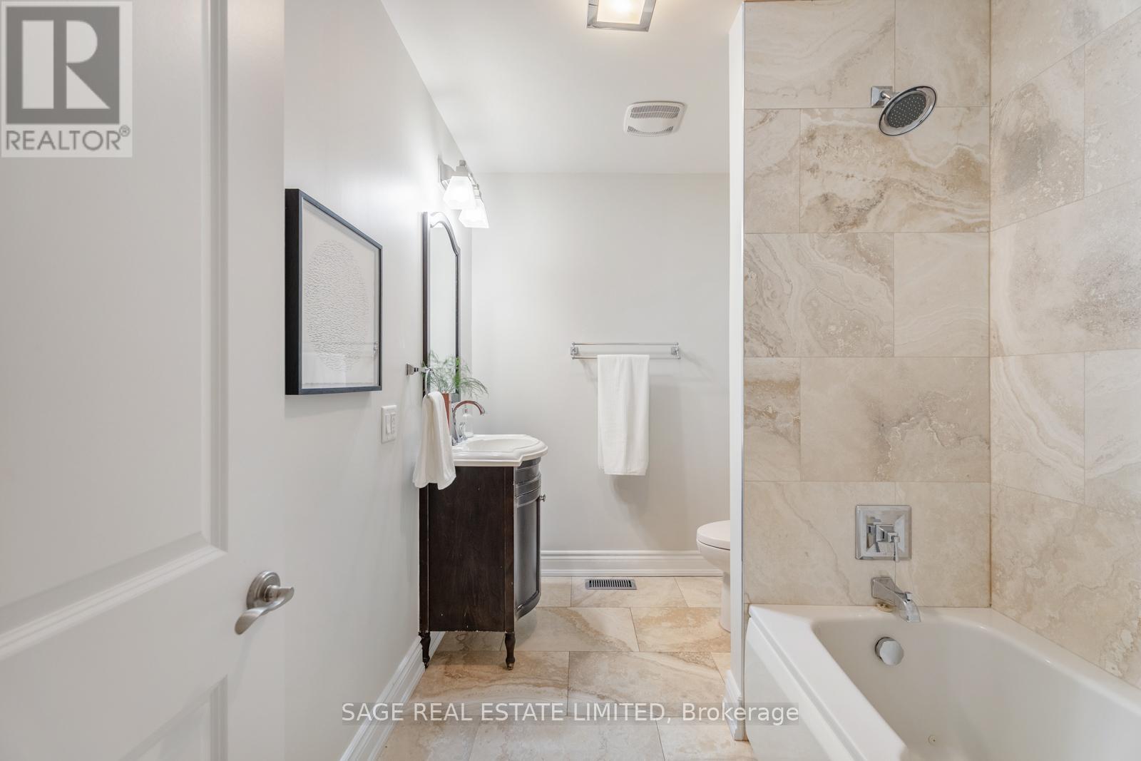 31 Ashwood Crescent, Toronto, Ontario  M9A 1Z2 - Photo 20 - W12934638