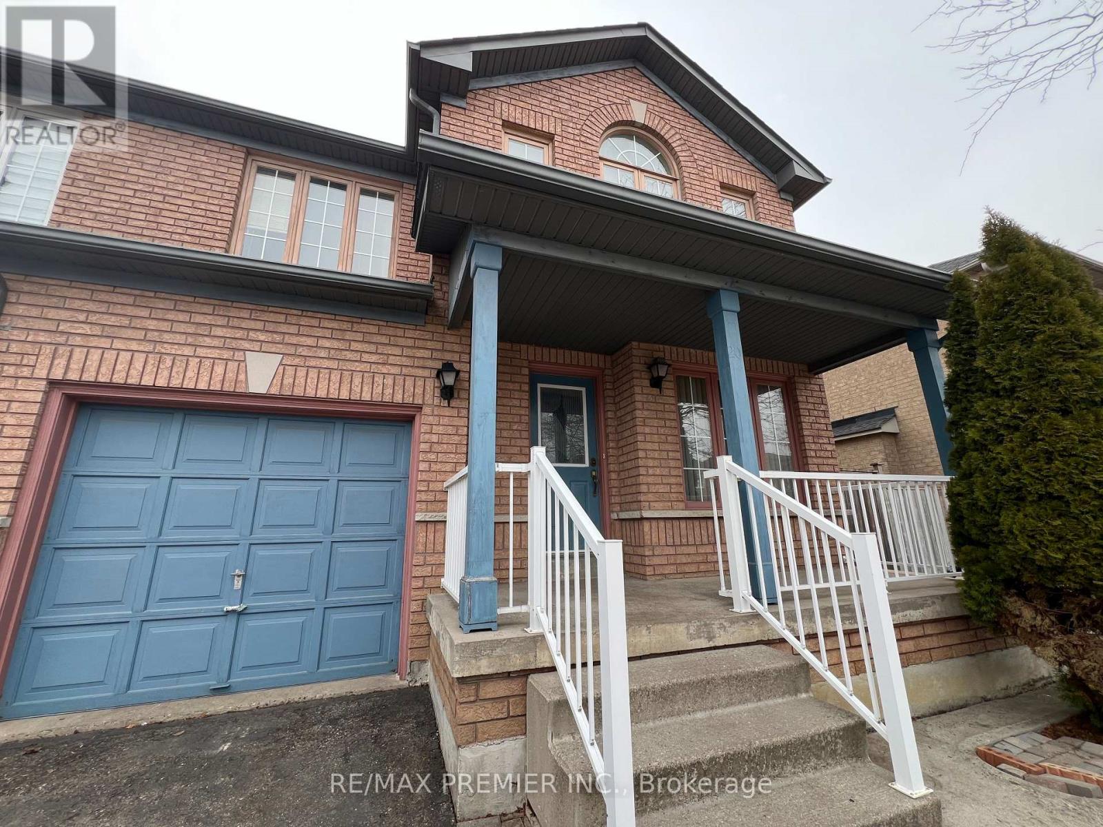 20 Manitoba Place, Brampton, Ontario  L6R 2H9 - Photo 4 - W12934652