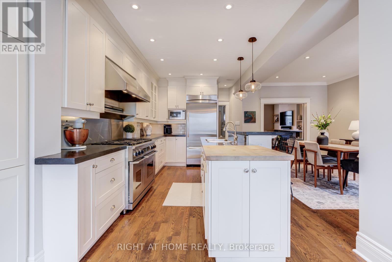 19 Rowland Street, Toronto, Ontario  M6P 1M2 - Photo 10 - W12934654