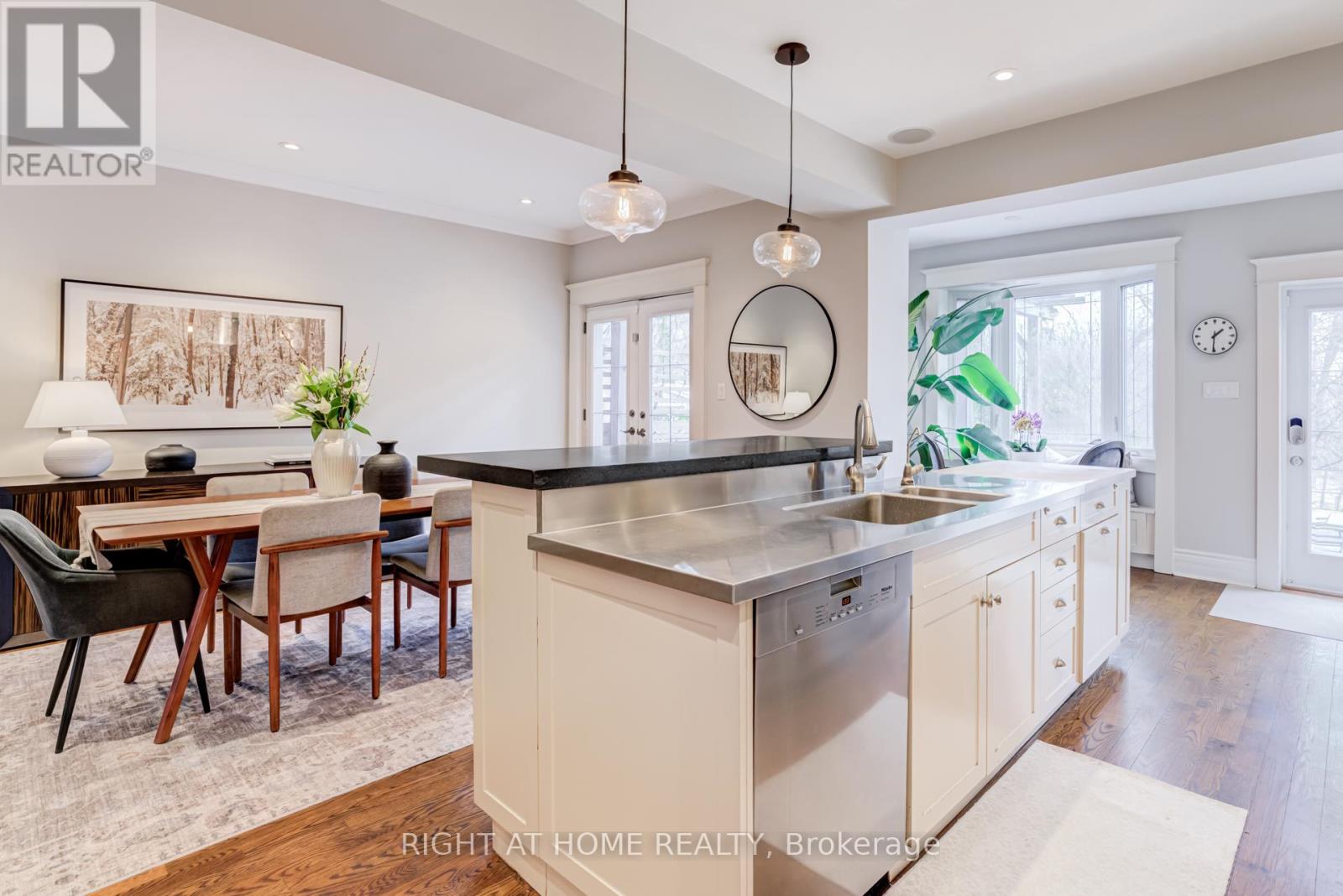 19 Rowland Street, Toronto, Ontario  M6P 1M2 - Photo 12 - W12934654