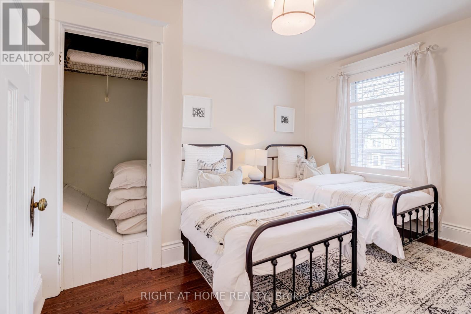 19 Rowland Street, Toronto, Ontario  M6P 1M2 - Photo 22 - W12934654