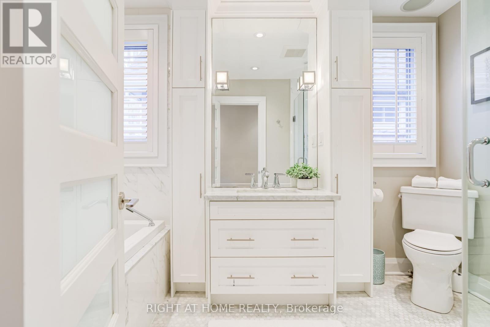 19 Rowland Street, Toronto, Ontario  M6P 1M2 - Photo 29 - W12934654