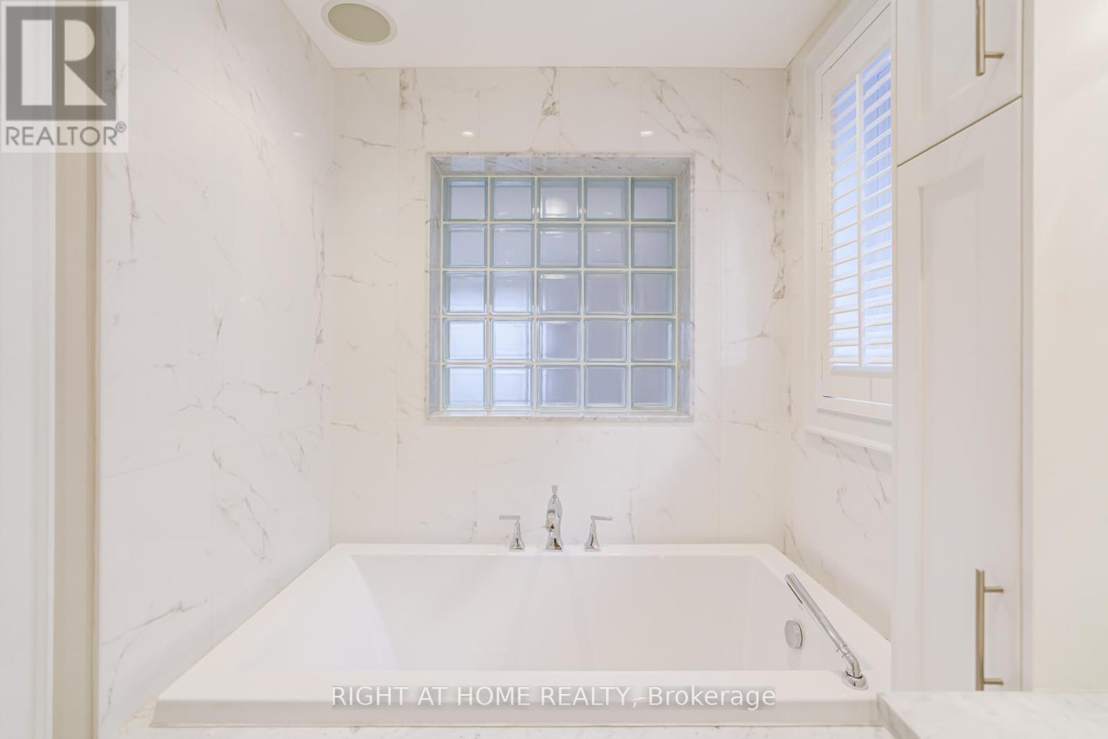 19 Rowland Street, Toronto, Ontario  M6P 1M2 - Photo 31 - W12934654