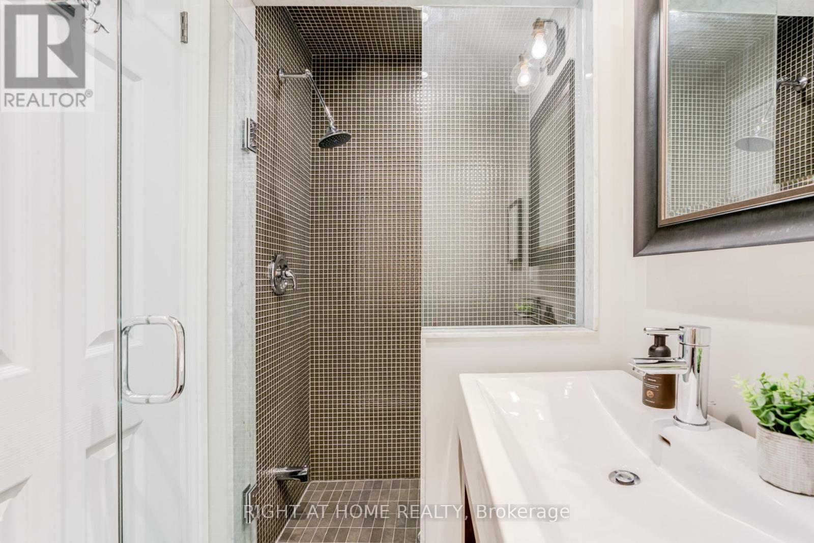 19 Rowland Street, Toronto, Ontario  M6P 1M2 - Photo 41 - W12934654
