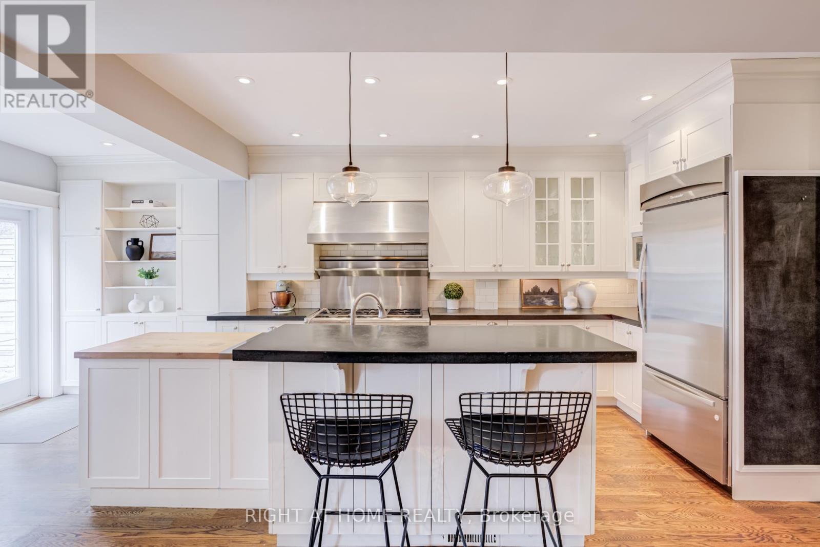 19 Rowland Street, Toronto, Ontario  M6P 1M2 - Photo 9 - W12934654