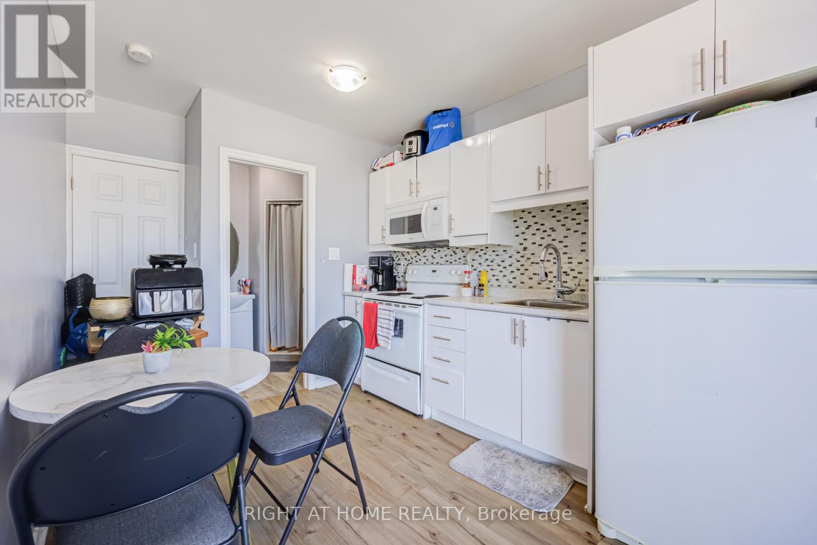 519 Rogers Road, Toronto, Ontario  M6M 1B4 - Photo 10 - W12934698