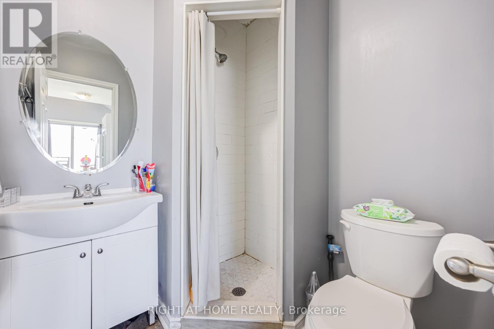 519 Rogers Road, Toronto, Ontario  M6M 1B4 - Photo 12 - W12934698