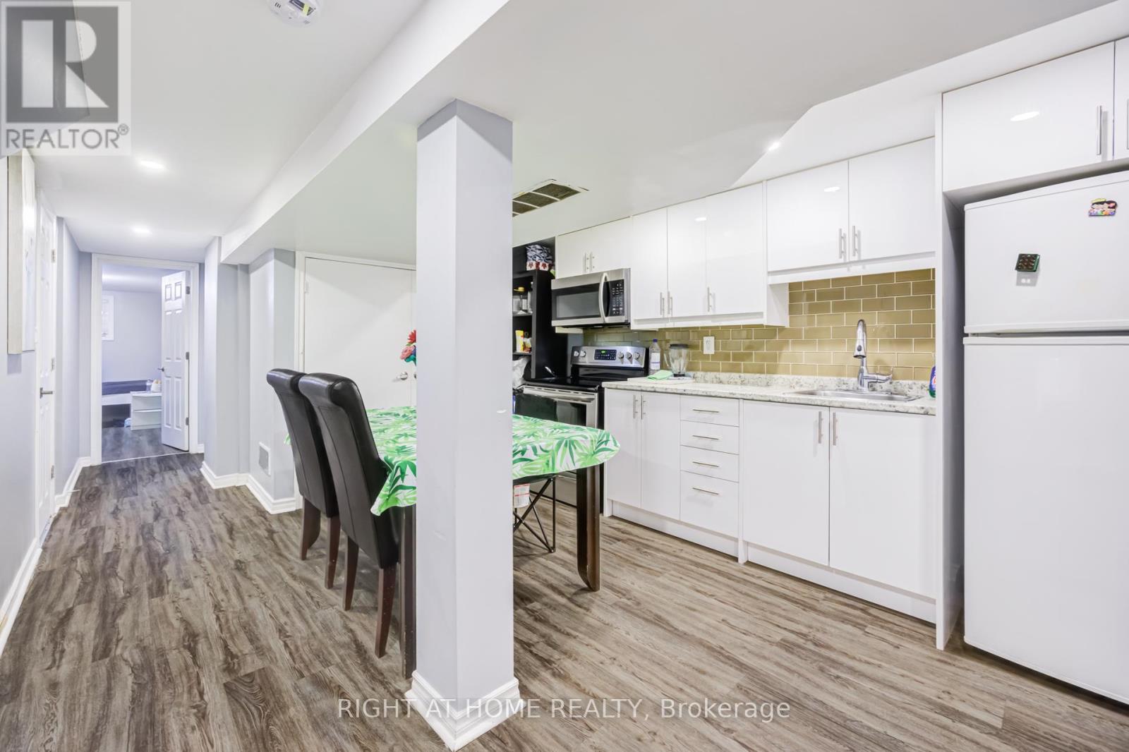 519 Rogers Road, Toronto, Ontario  M6M 1B4 - Photo 18 - W12934698