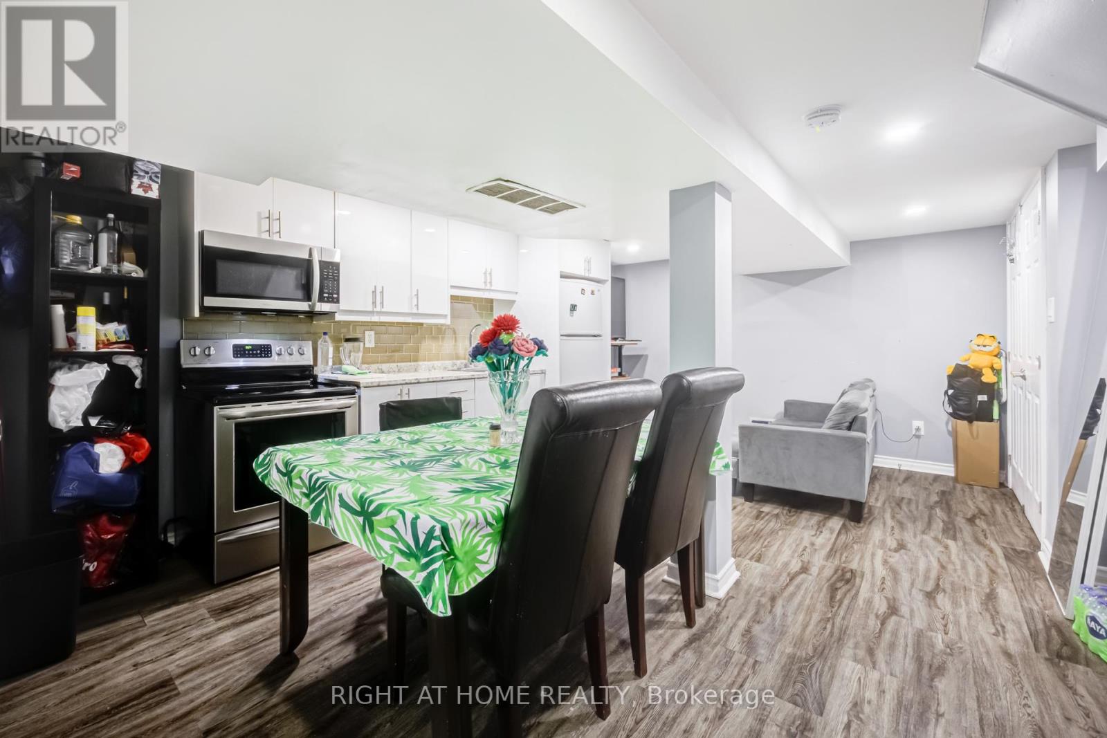 519 Rogers Road, Toronto, Ontario  M6M 1B4 - Photo 20 - W12934698