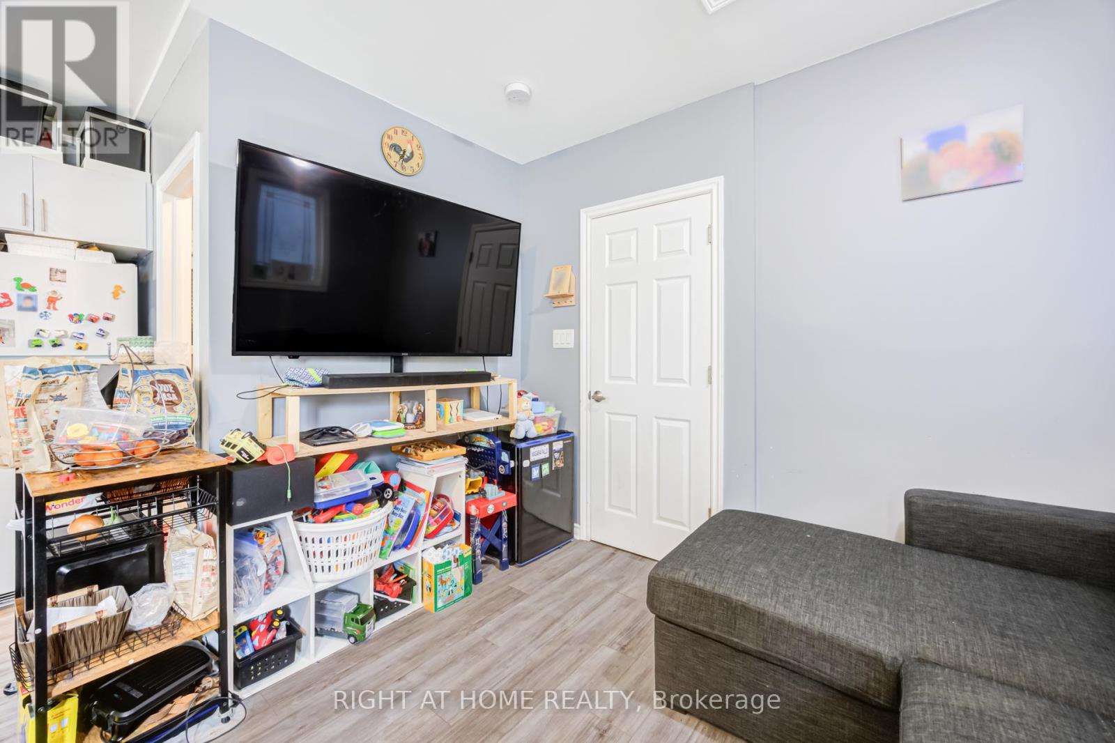 519 Rogers Road, Toronto, Ontario  M6M 1B4 - Photo 27 - W12934698