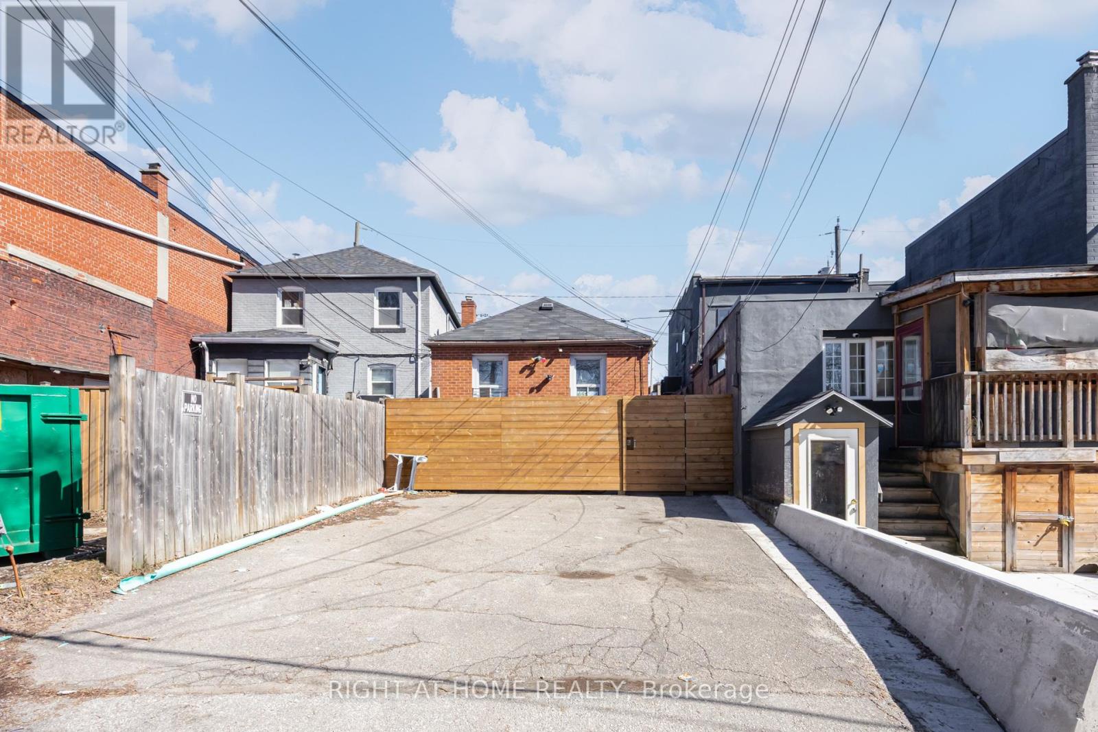 519 Rogers Road, Toronto, Ontario  M6M 1B4 - Photo 3 - W12934698