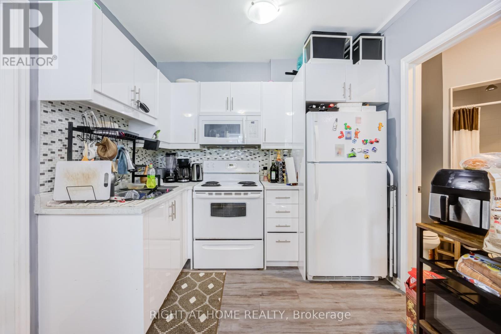 519 Rogers Road, Toronto, Ontario  M6M 1B4 - Photo 31 - W12934698