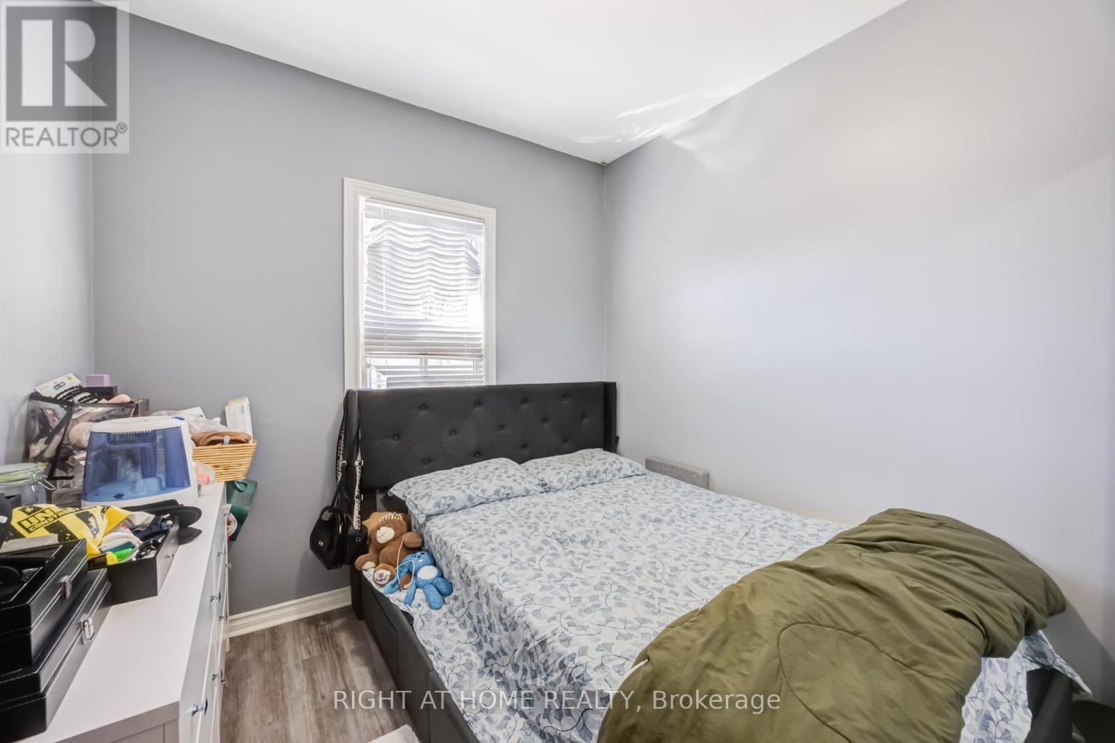 519 Rogers Road, Toronto, Ontario  M6M 1B4 - Photo 34 - W12934698