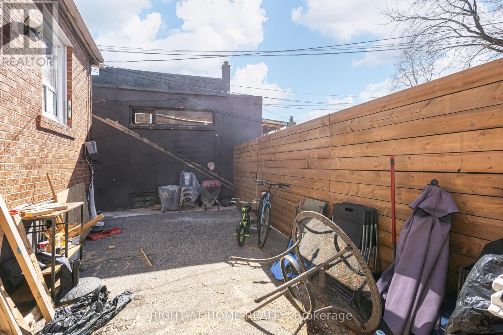 519 Rogers Road, Toronto, Ontario  M6M 1B4 - Photo 44 - W12934698