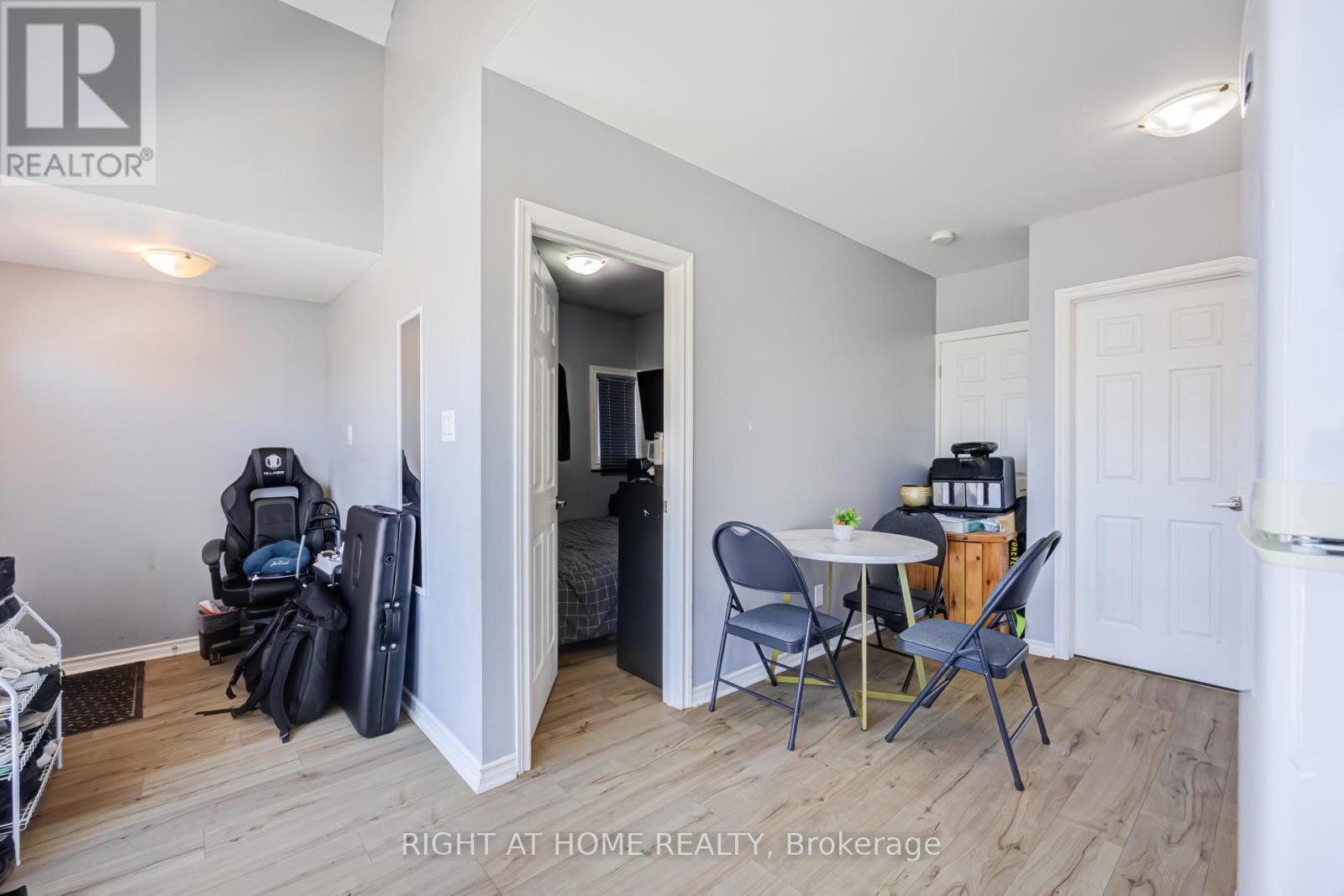 519 Rogers Road, Toronto, Ontario  M6M 1B4 - Photo 9 - W12934698