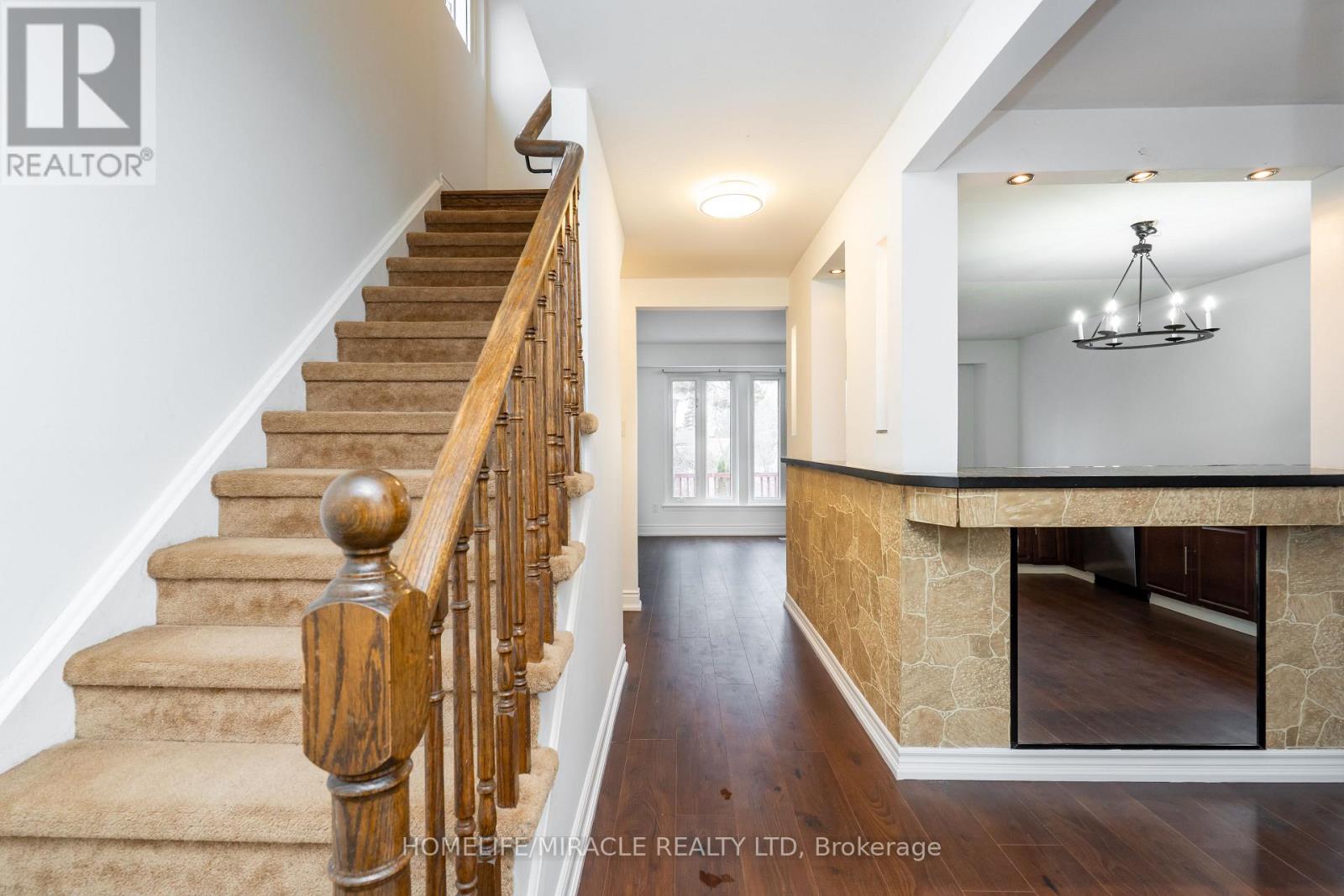 37 Banner Crescent, Ajax, Ontario  L1S 3S8 - Photo 5 - E12868404