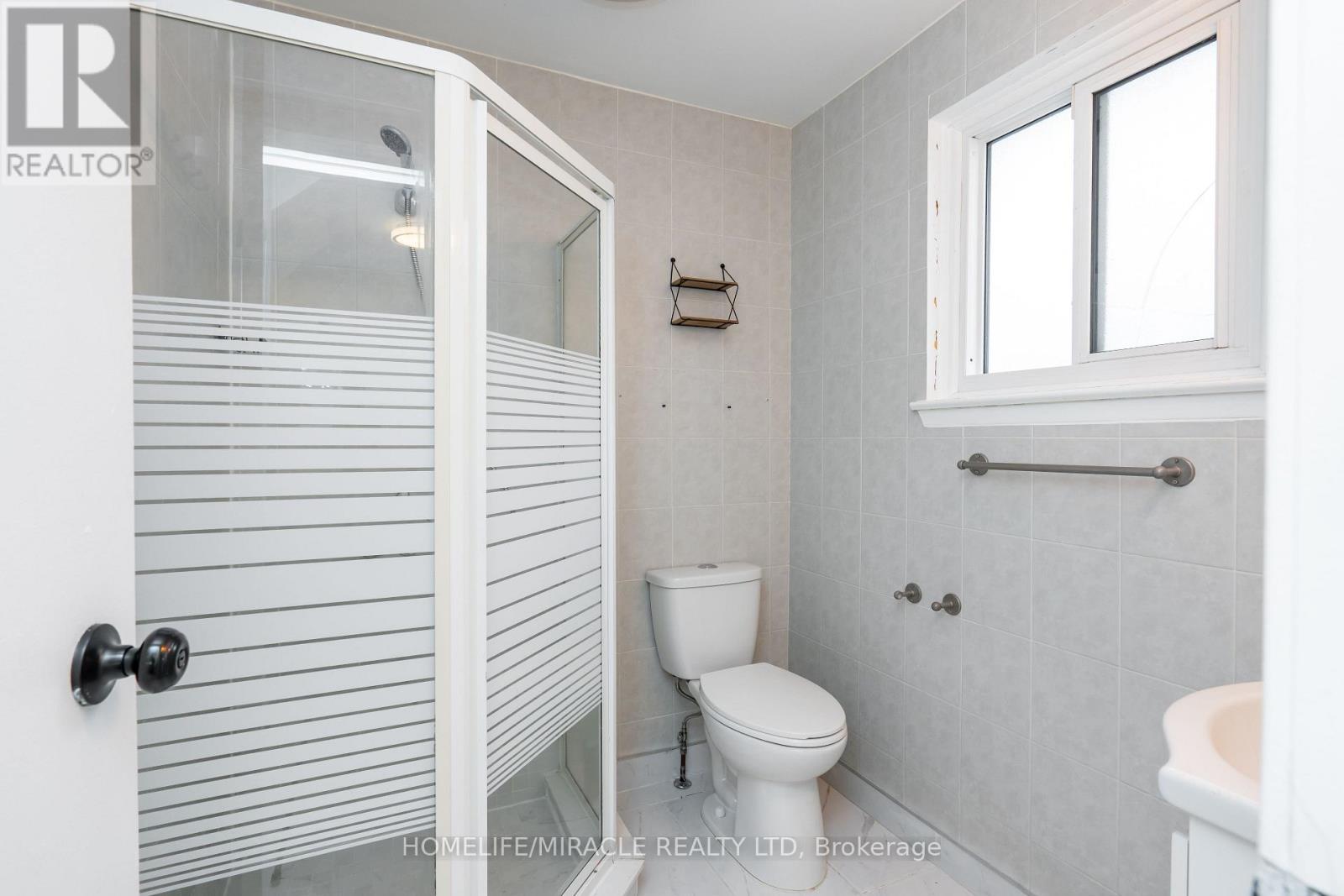 37 Banner Crescent, Ajax, Ontario  L1S 3S8 - Photo 15 - E12868404