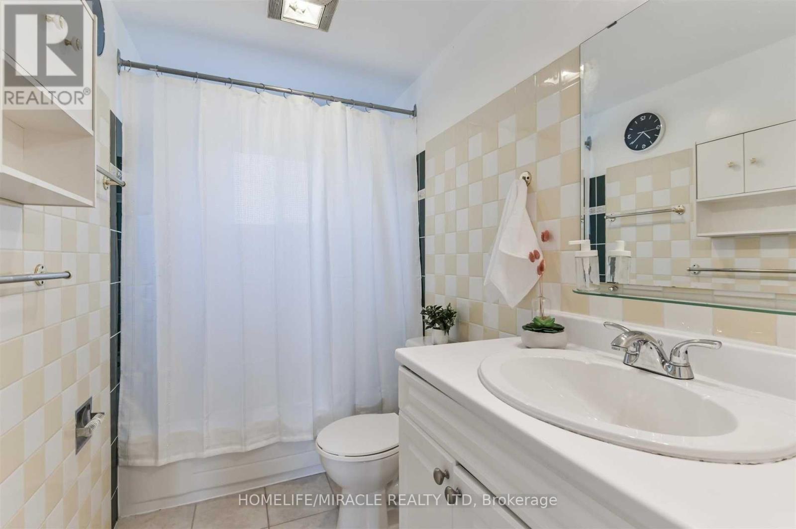 37 Banner Crescent, Ajax, Ontario  L1S 3S8 - Photo 24 - E12868404