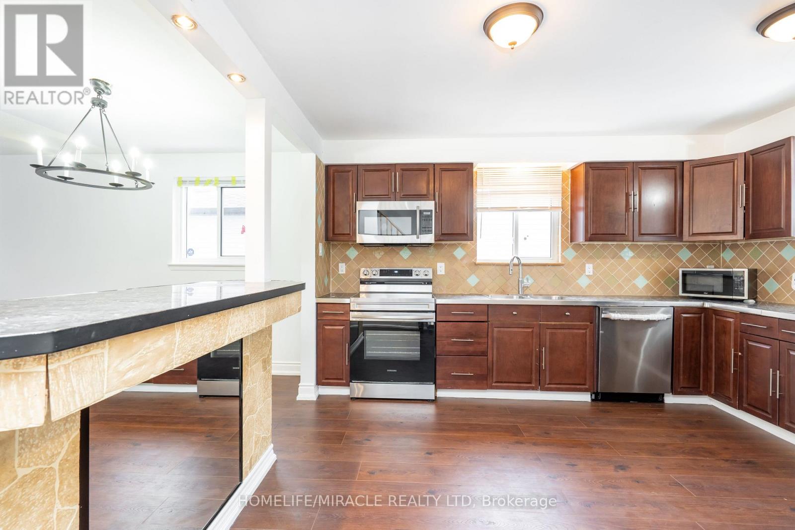 37 Banner Crescent, Ajax, Ontario  L1S 3S8 - Photo 11 - E12868404