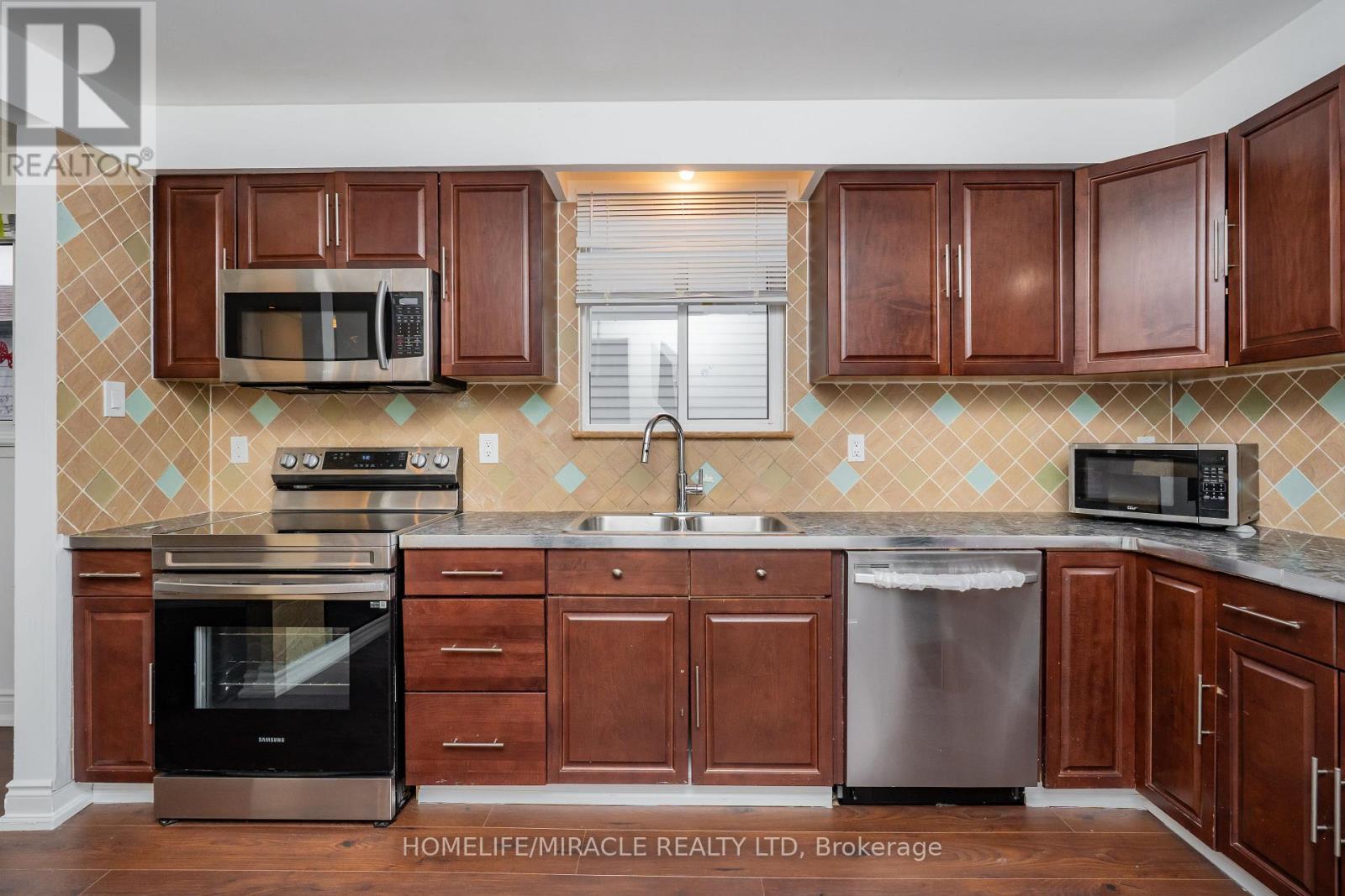 37 Banner Crescent, Ajax, Ontario  L1S 3S8 - Photo 12 - E12868404