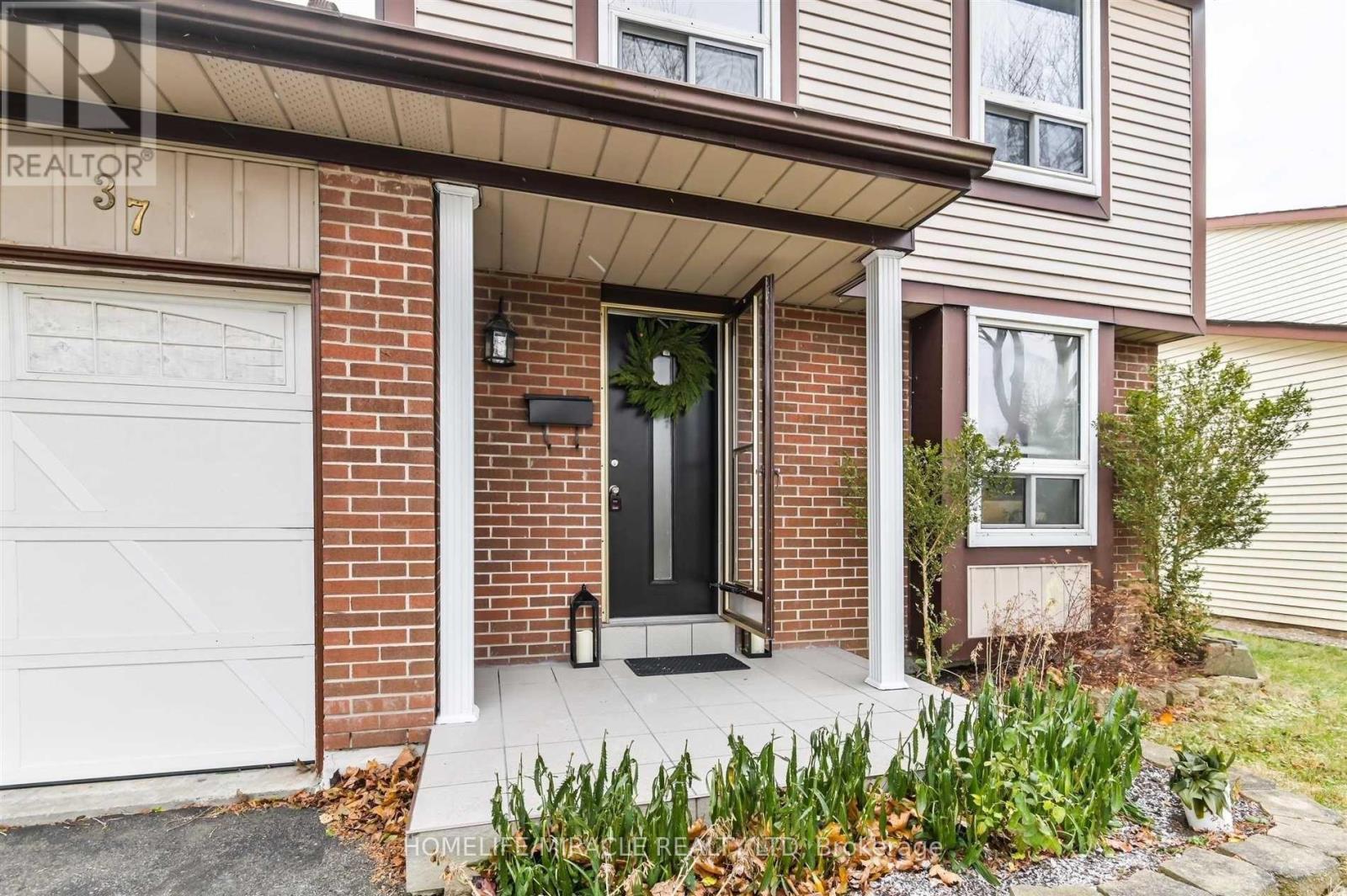 37 Banner Crescent, Ajax, Ontario  L1S 3S8 - Photo 4 - E12868404