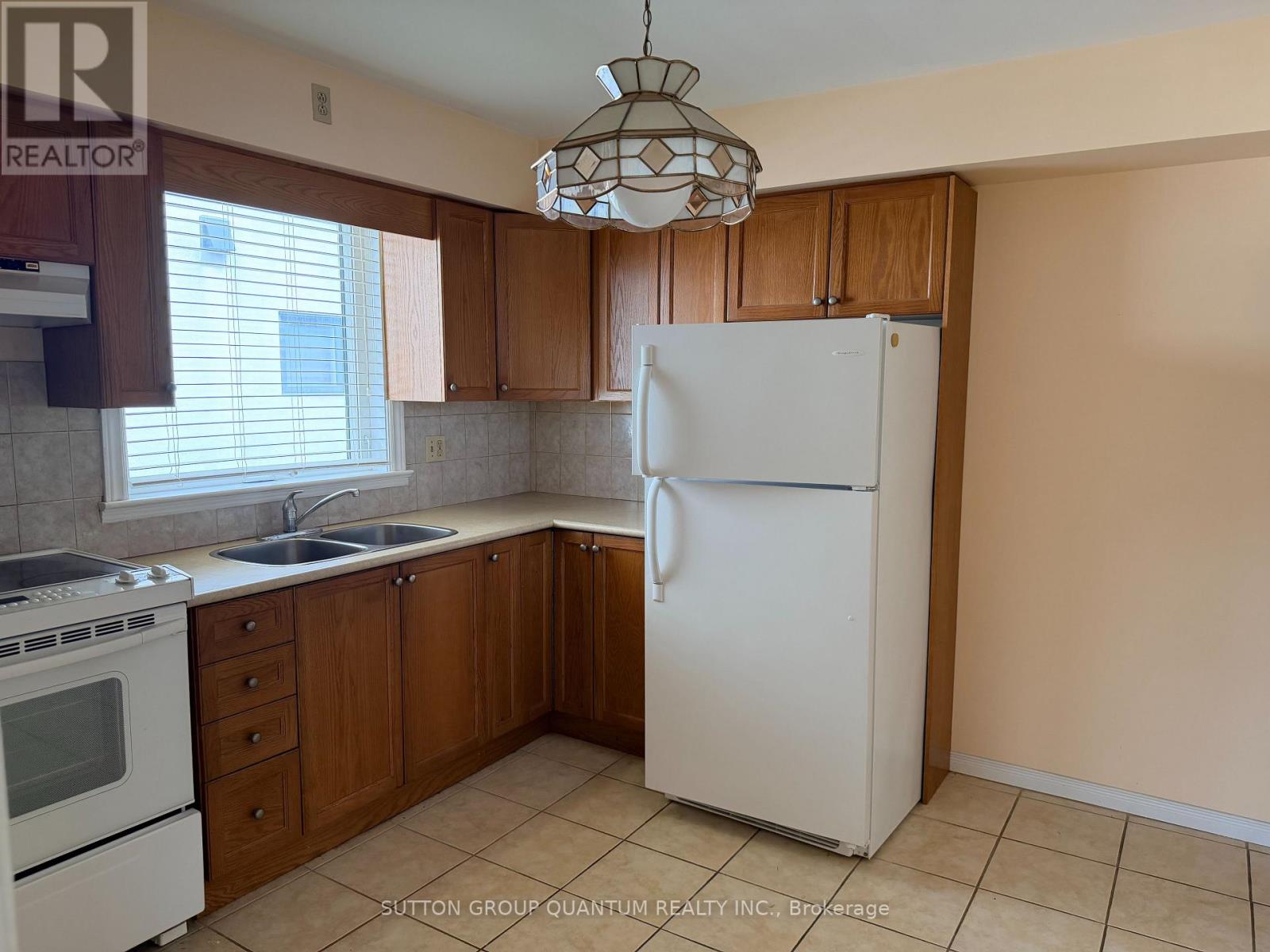 61 Forest Avenue, Mississauga, Ontario  L5G 1L3 - Photo 9 - W12887934