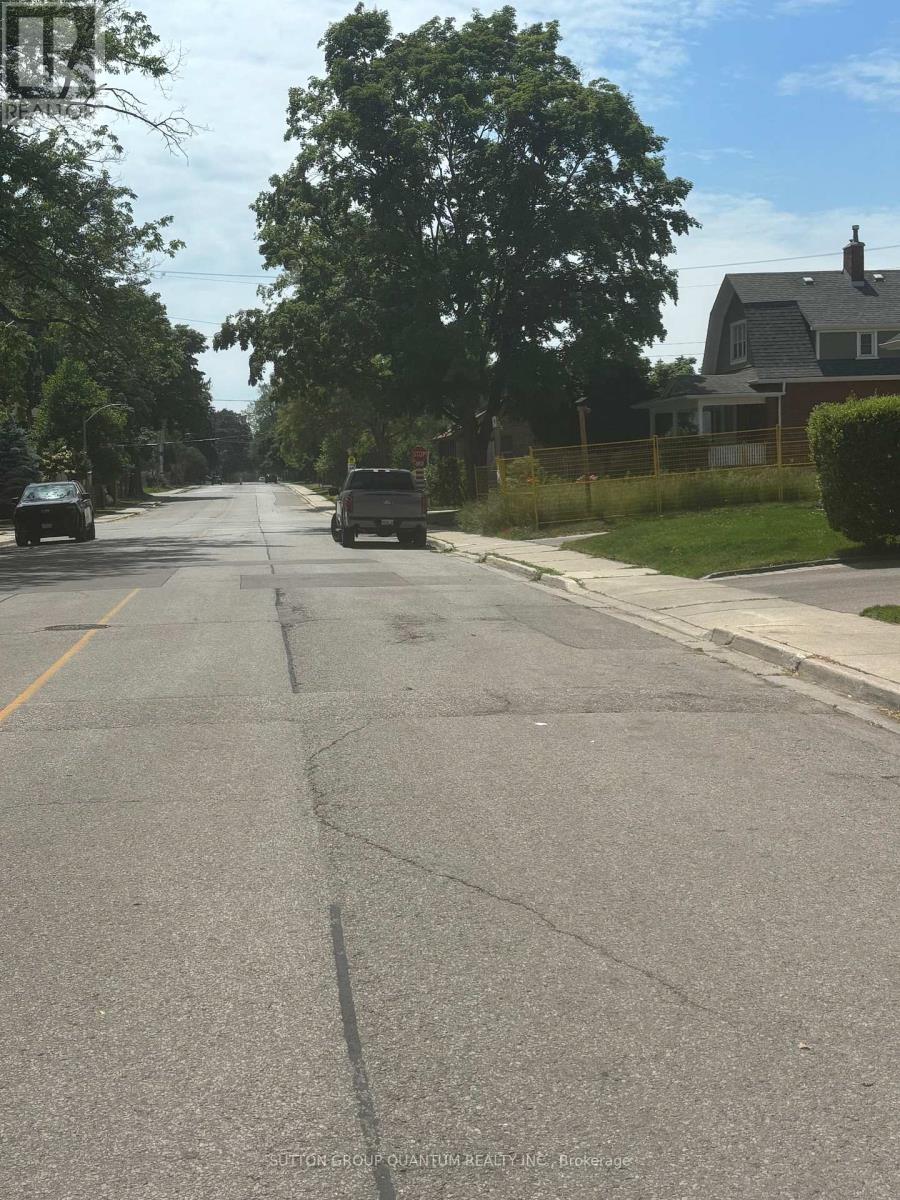 61 Forest Avenue, Mississauga, Ontario  L5G 1L3 - Photo 35 - W12887934