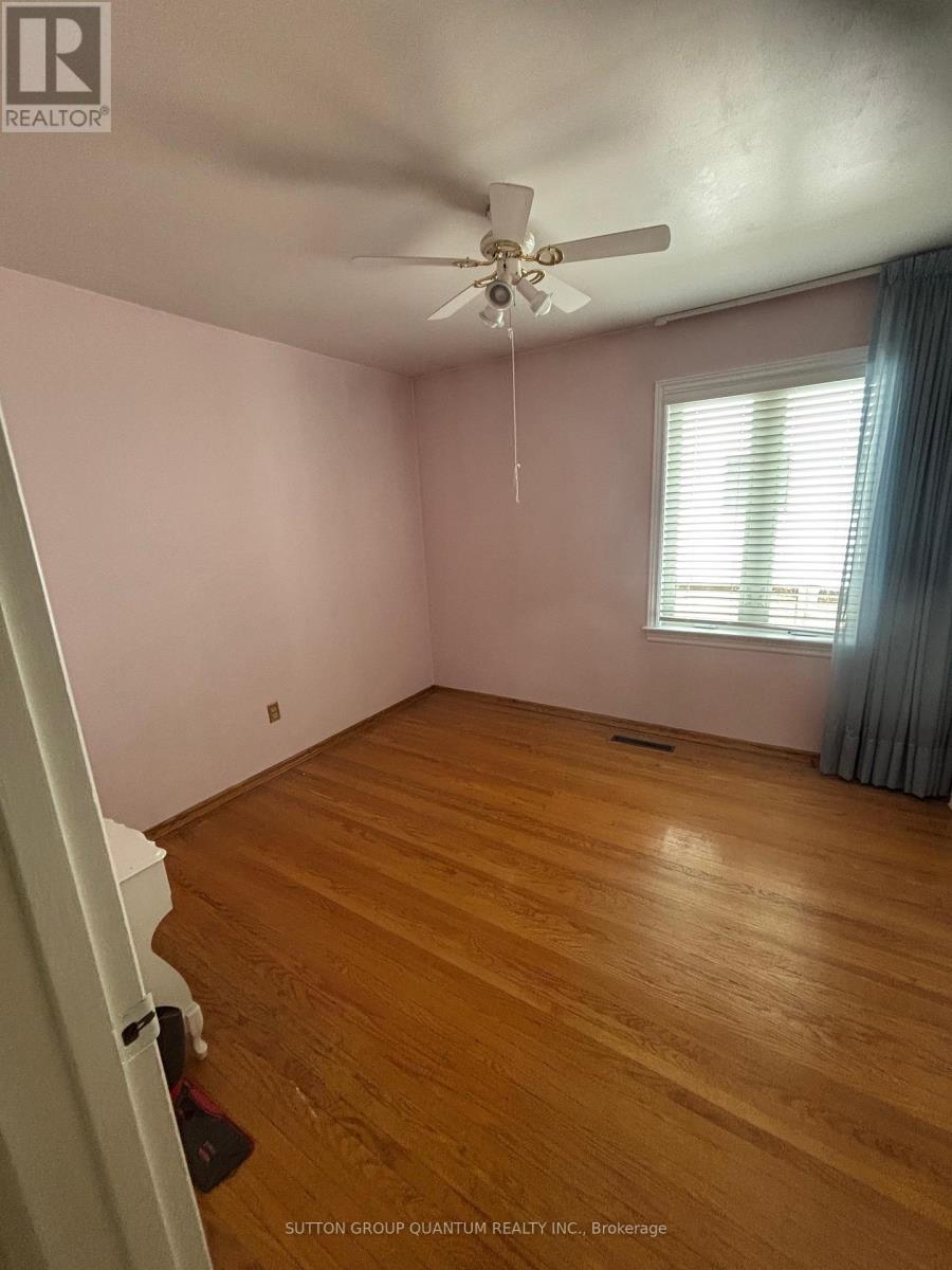 61 Forest Avenue, Mississauga, Ontario  L5G 1L3 - Photo 11 - W12887934