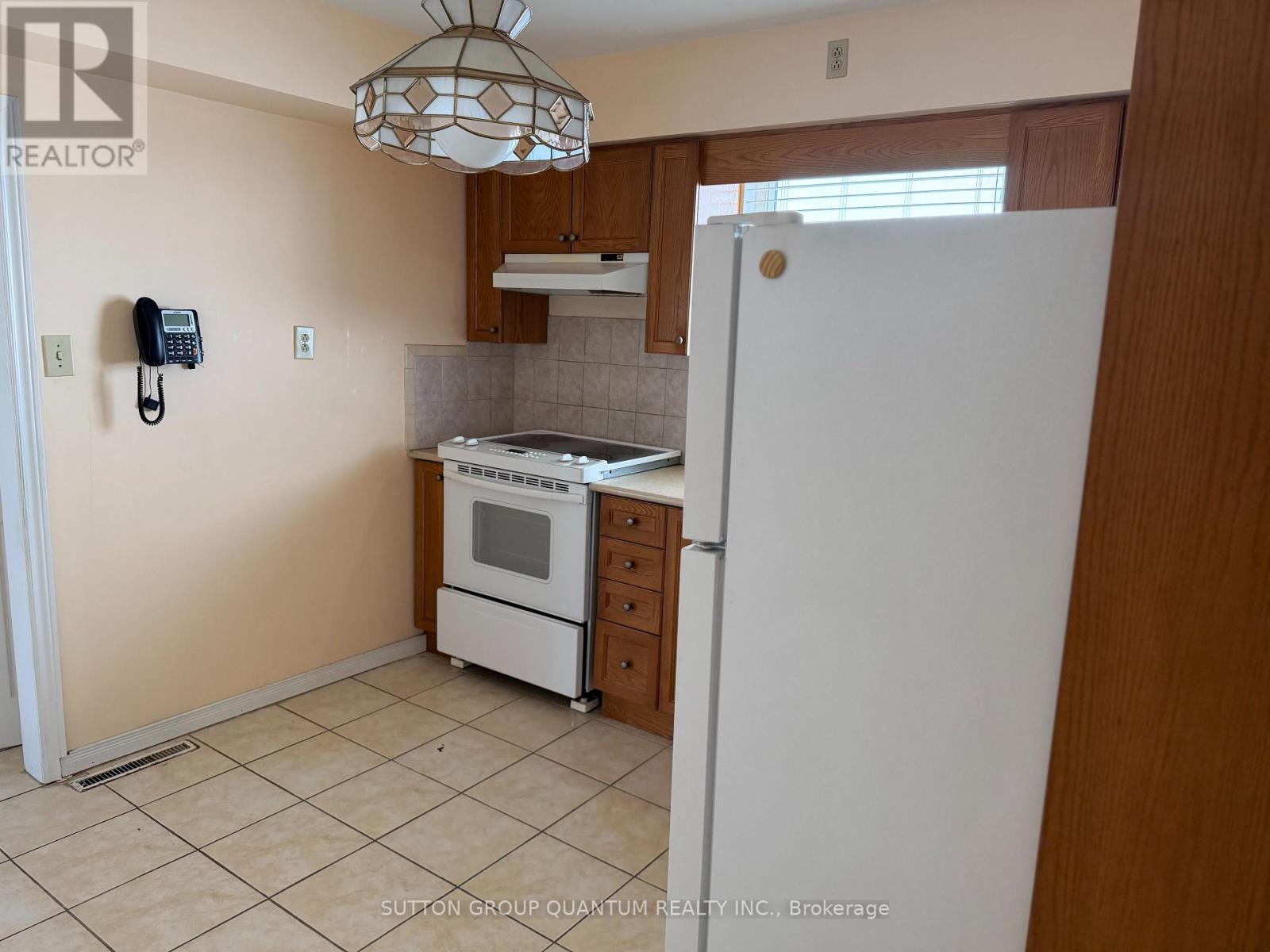 61 Forest Avenue, Mississauga, Ontario  L5G 1L3 - Photo 8 - W12887934