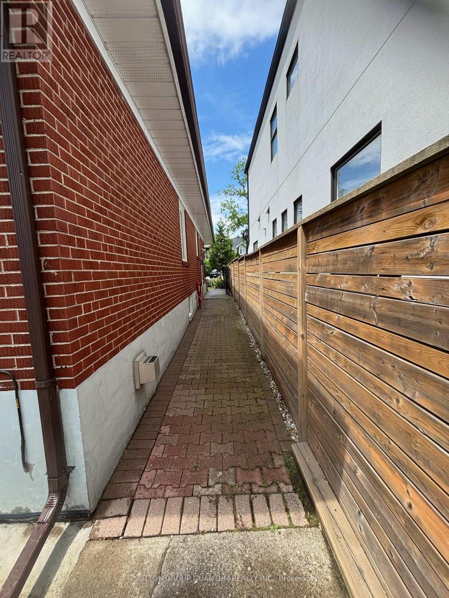 61 Forest Avenue, Mississauga, Ontario  L5G 1L3 - Photo 31 - W12887934