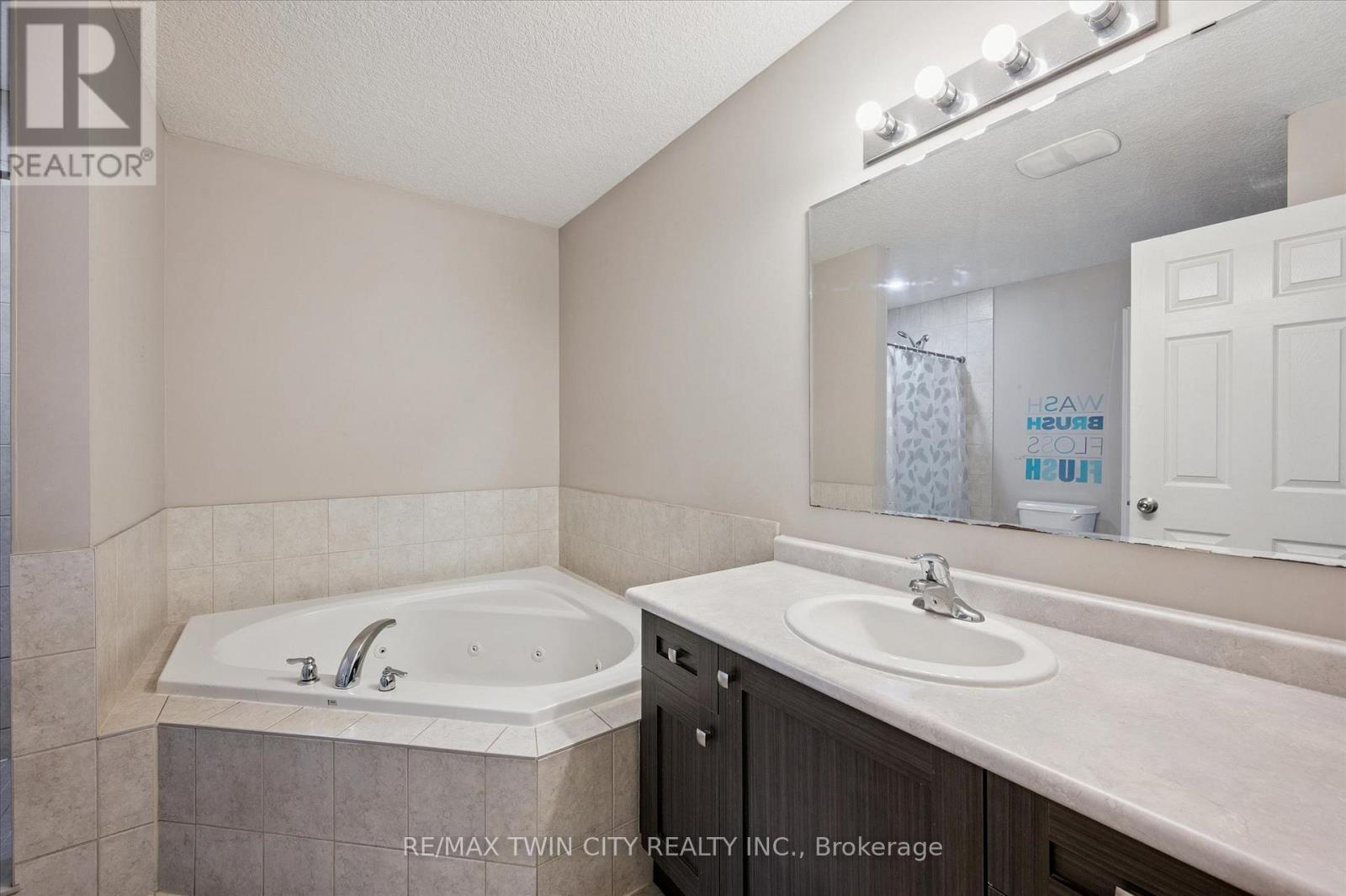 Photo 14 of 32 for 3 - 3045 Springmeadow Road