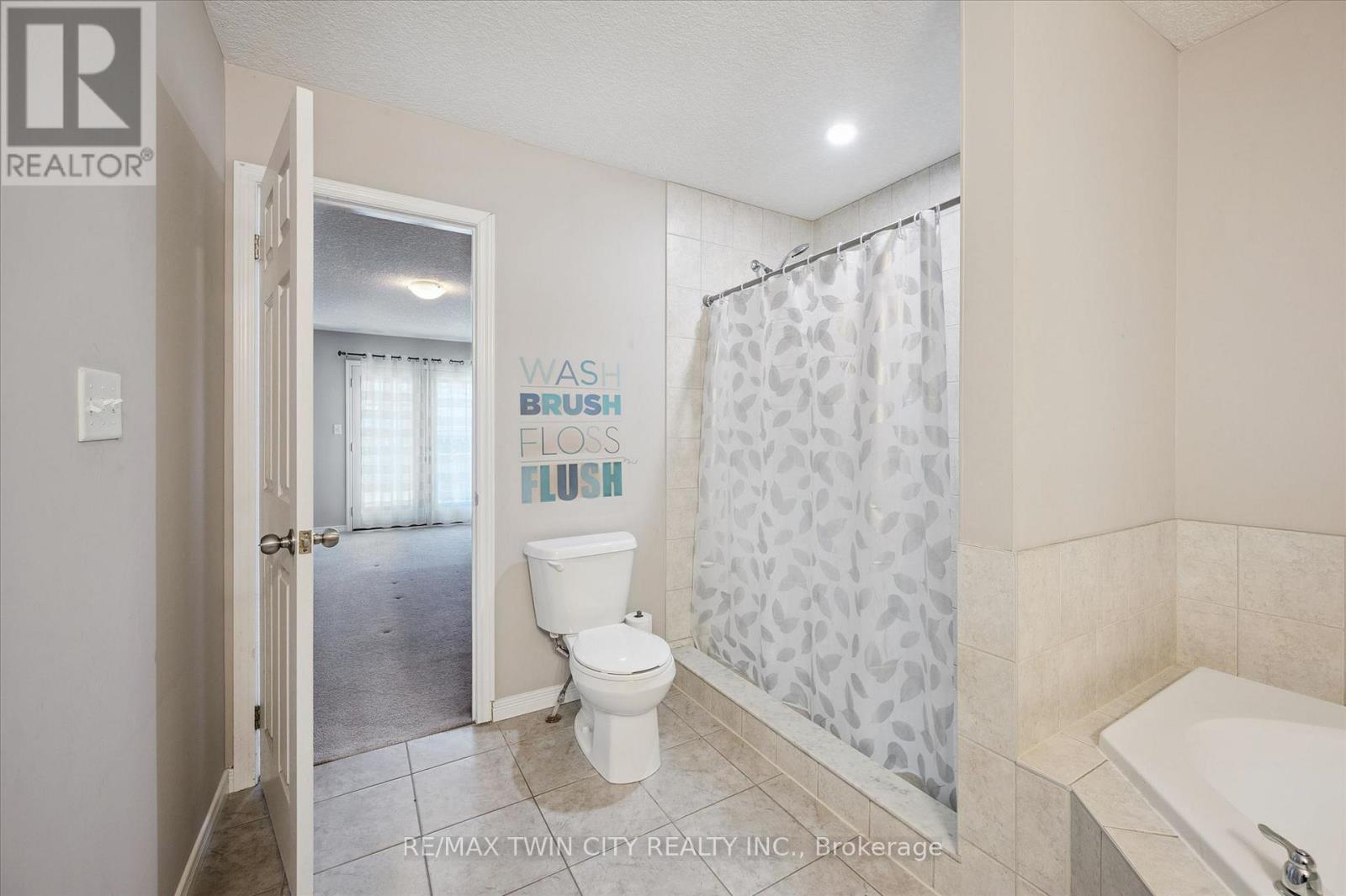 Photo 15 of 32 for 3 - 3045 Springmeadow Road