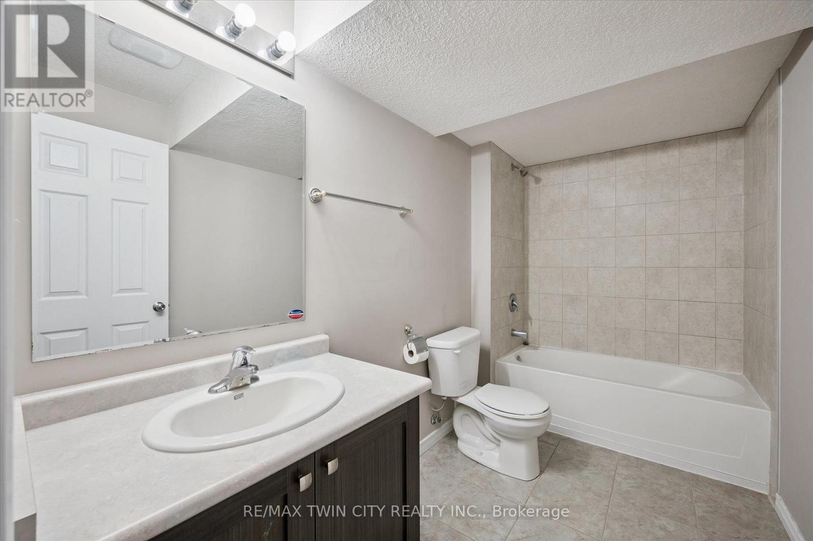 Photo 22 of 32 for 3 - 3045 Springmeadow Road