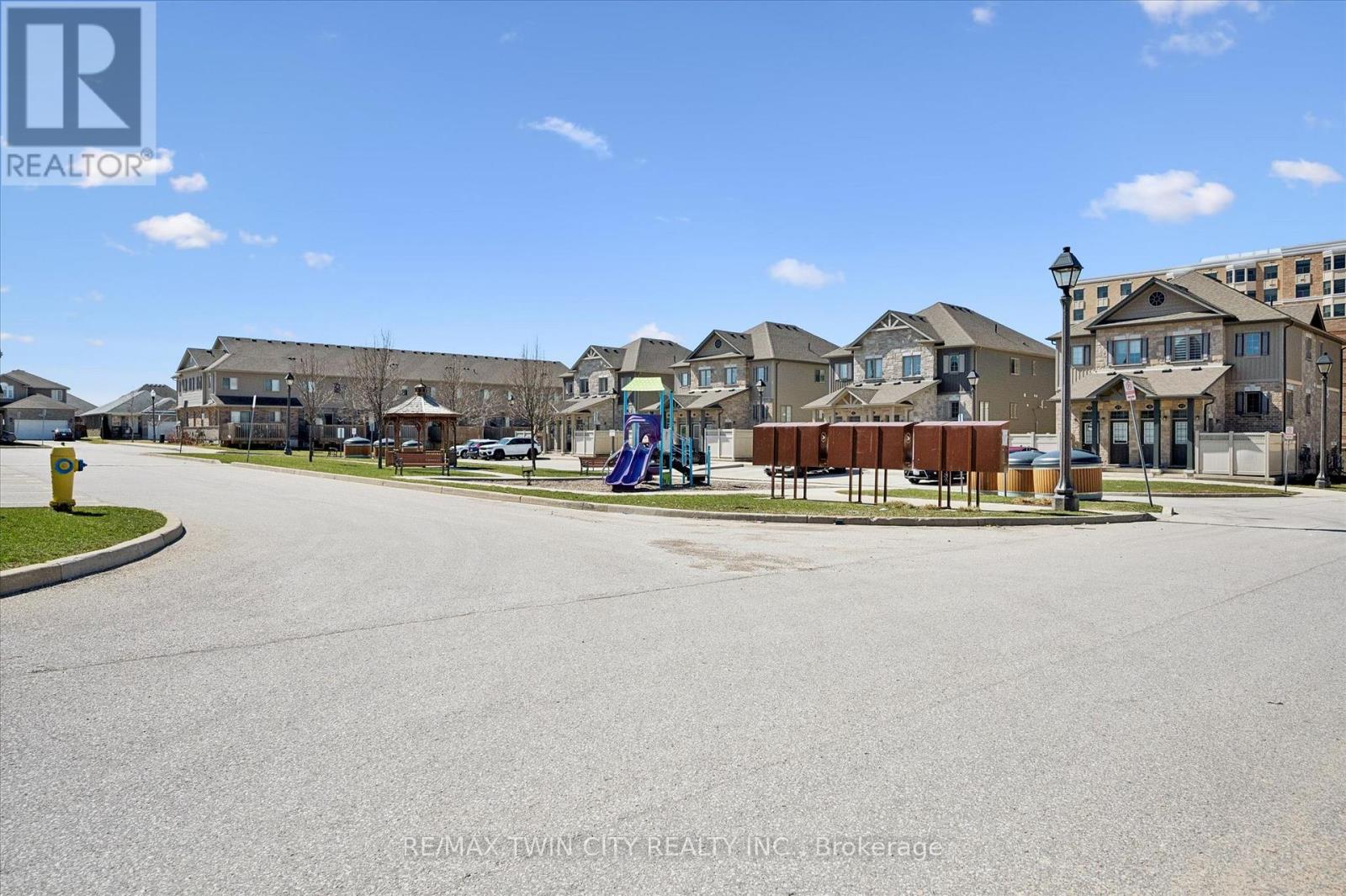 Photo 27 of 32 for 3 - 3045 Springmeadow Road