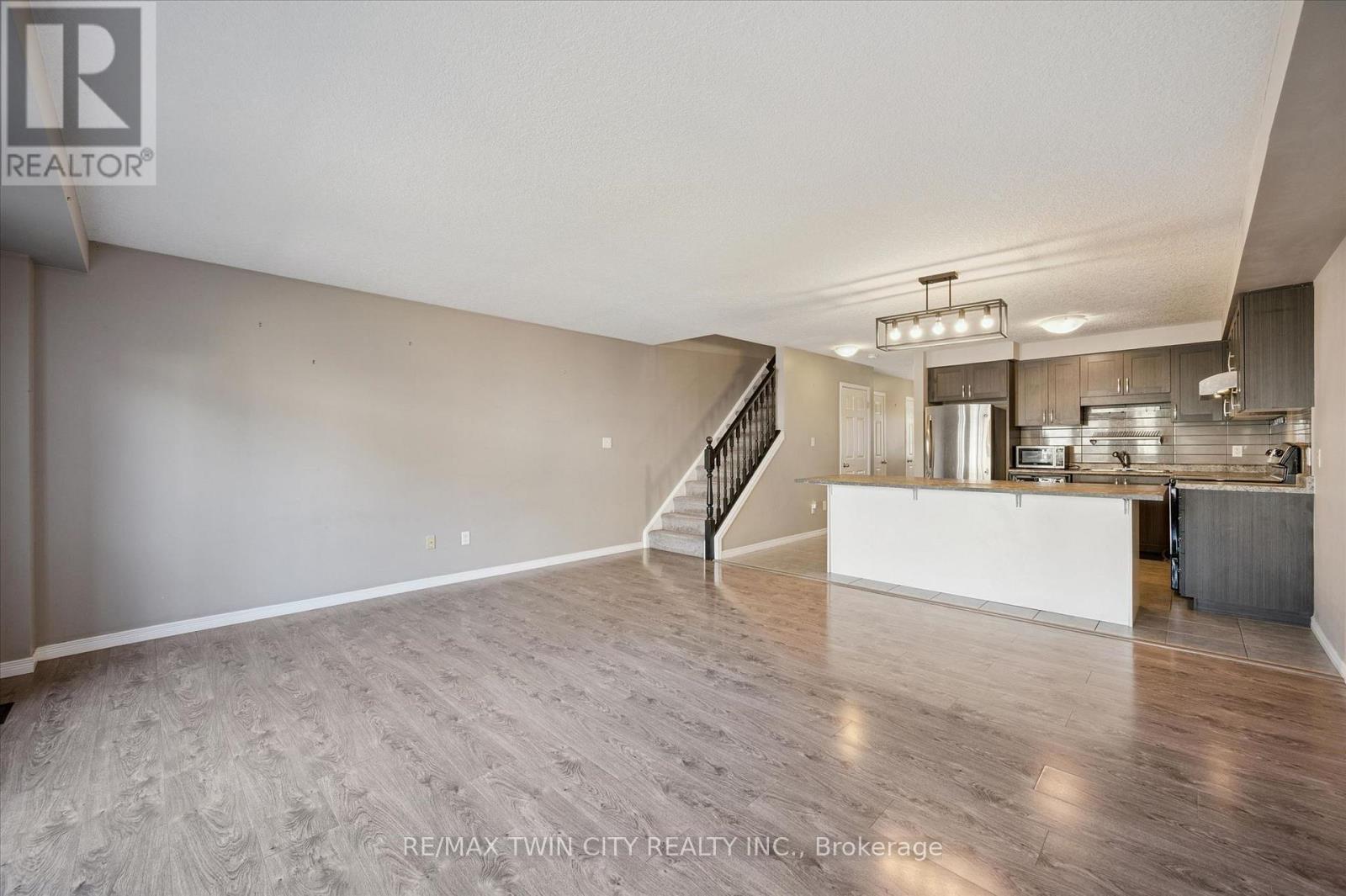 Photo 5 of 32 for 3 - 3045 Springmeadow Road