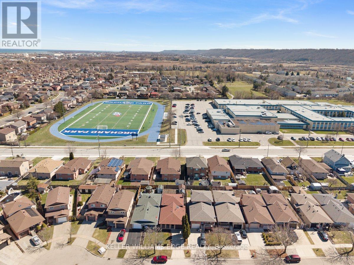 45 Juniper Drive, Hamilton, Ontario  L8E 4C7 - Photo 4 - X12934630