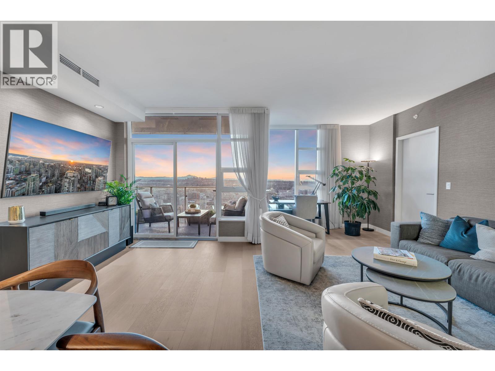 5205 1289 HORNBY STREET, Vancouver, British Columbia