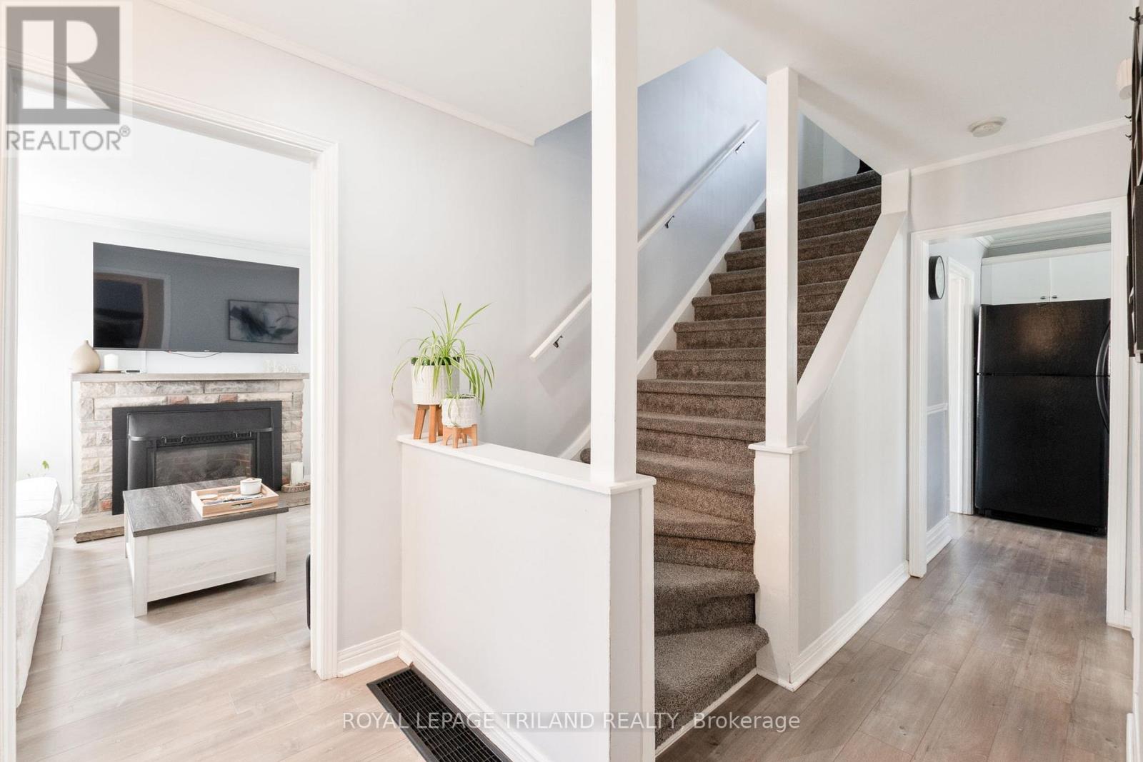 417 Byron Boulevard, London South, Ontario  N6K 2L6 - Photo 5 - X12934910