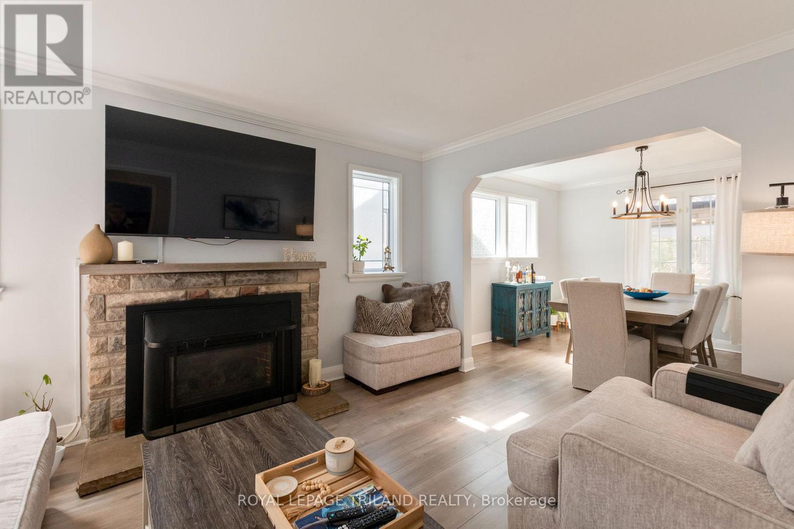 417 Byron Boulevard, London South, Ontario  N6K 2L6 - Photo 6 - X12934910